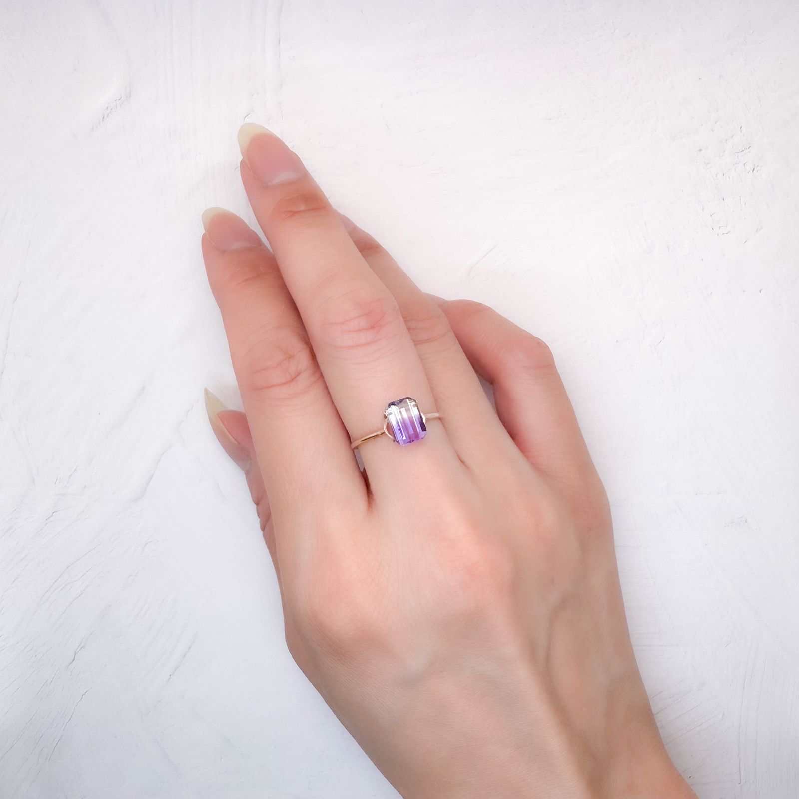 アワーグラスアメジスト モロッコ産 1.43ct / 7.9x6mm前後 [250730895]
