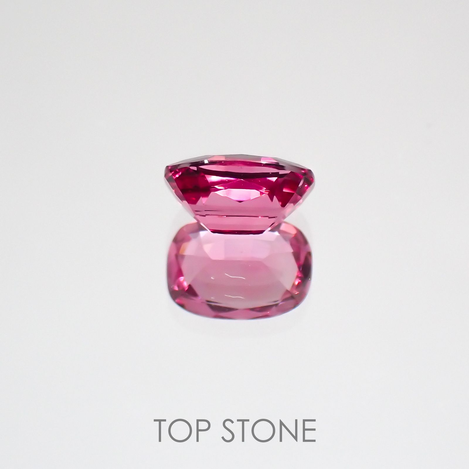 ホットピンクスピネル(宝石名ピンク・スピネル) タンザニア産 0.36ct 識別済[210510857]4.9×3.4mm前後
