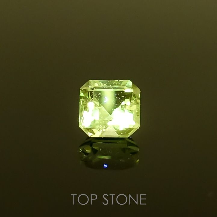 バナジウムコーネルピン(宝石名コーネルピン)タンザニア・タンガ州産 0.26ct 識別済[220115624]3.5x3.5mm前後