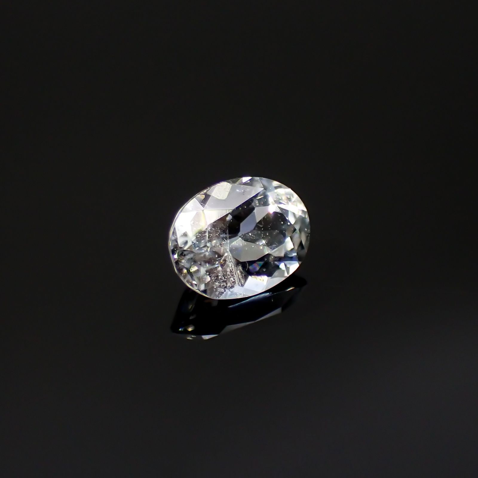 ジェレメジェバイト(宝石名エレメジェバイト)ナミビア産 0.37ct 識別済[220616311]5.2x3.9mm前後