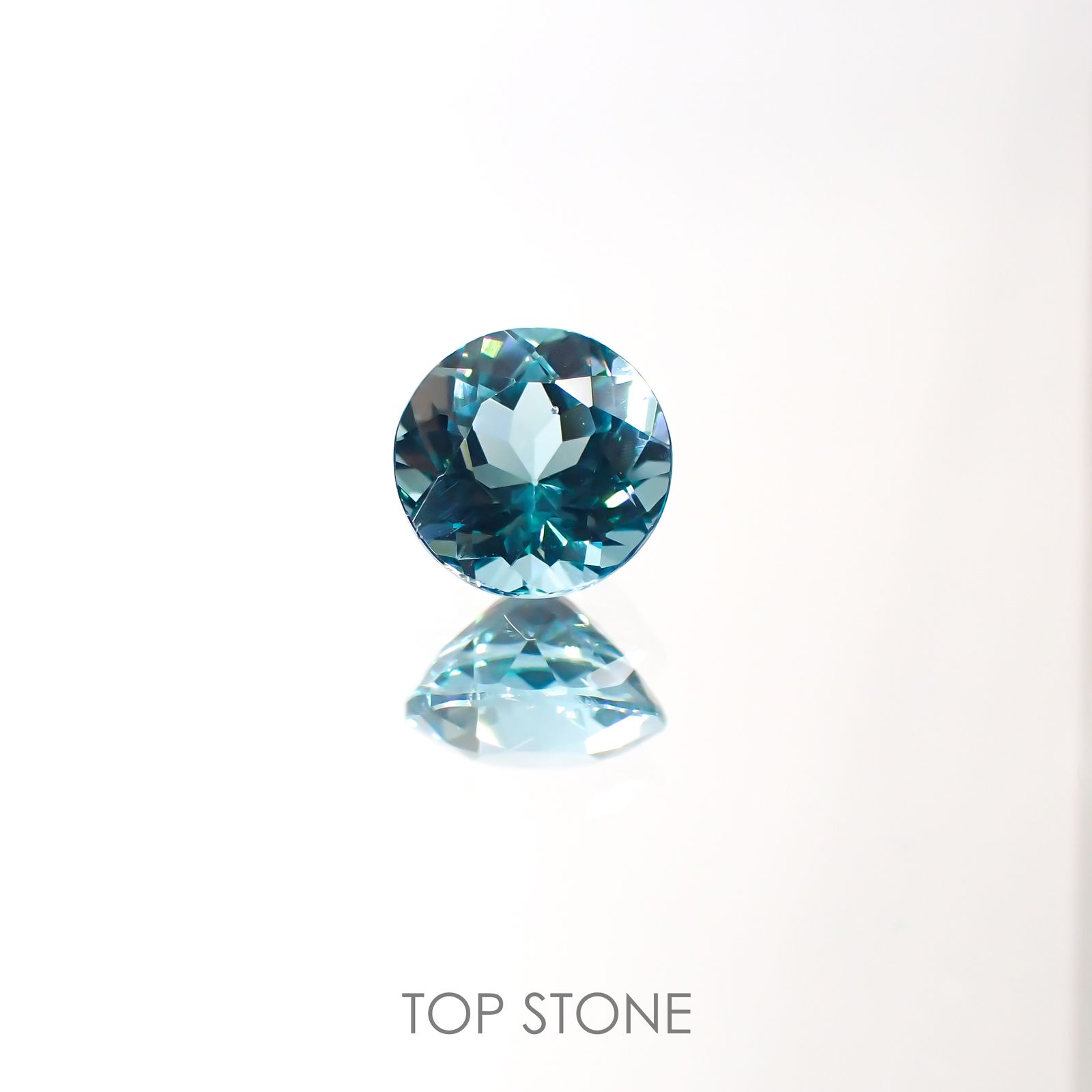 アパタイト(宝石名アパタイト) マダガスカル産 0.74ct 識別済[211013522]5.7×5.6mm前後