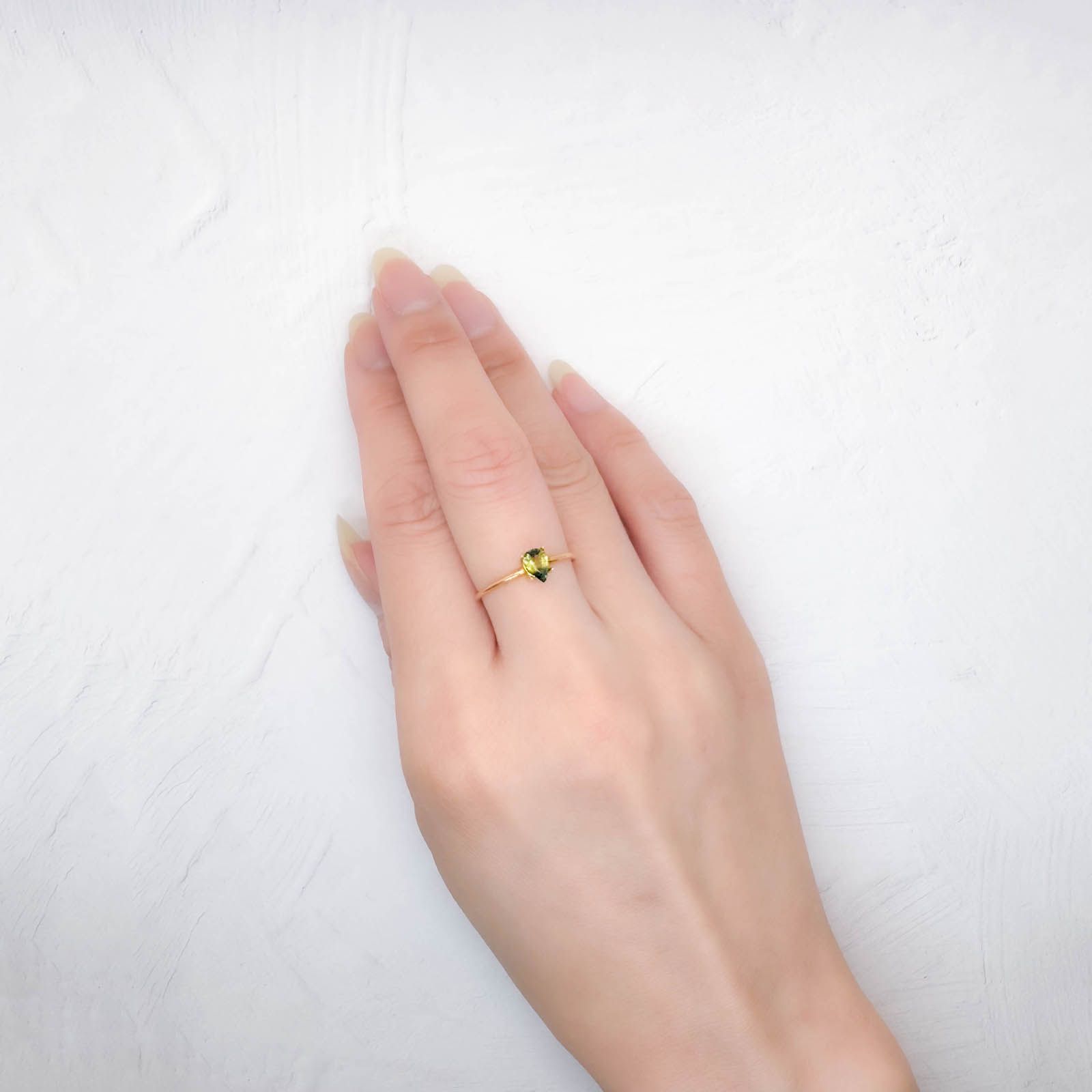バイカラーサファイア(宝石名サファイア)マダガスカル/オーストラリア産 0.45ct 識別済[250114849]5.8x4.1mm前後