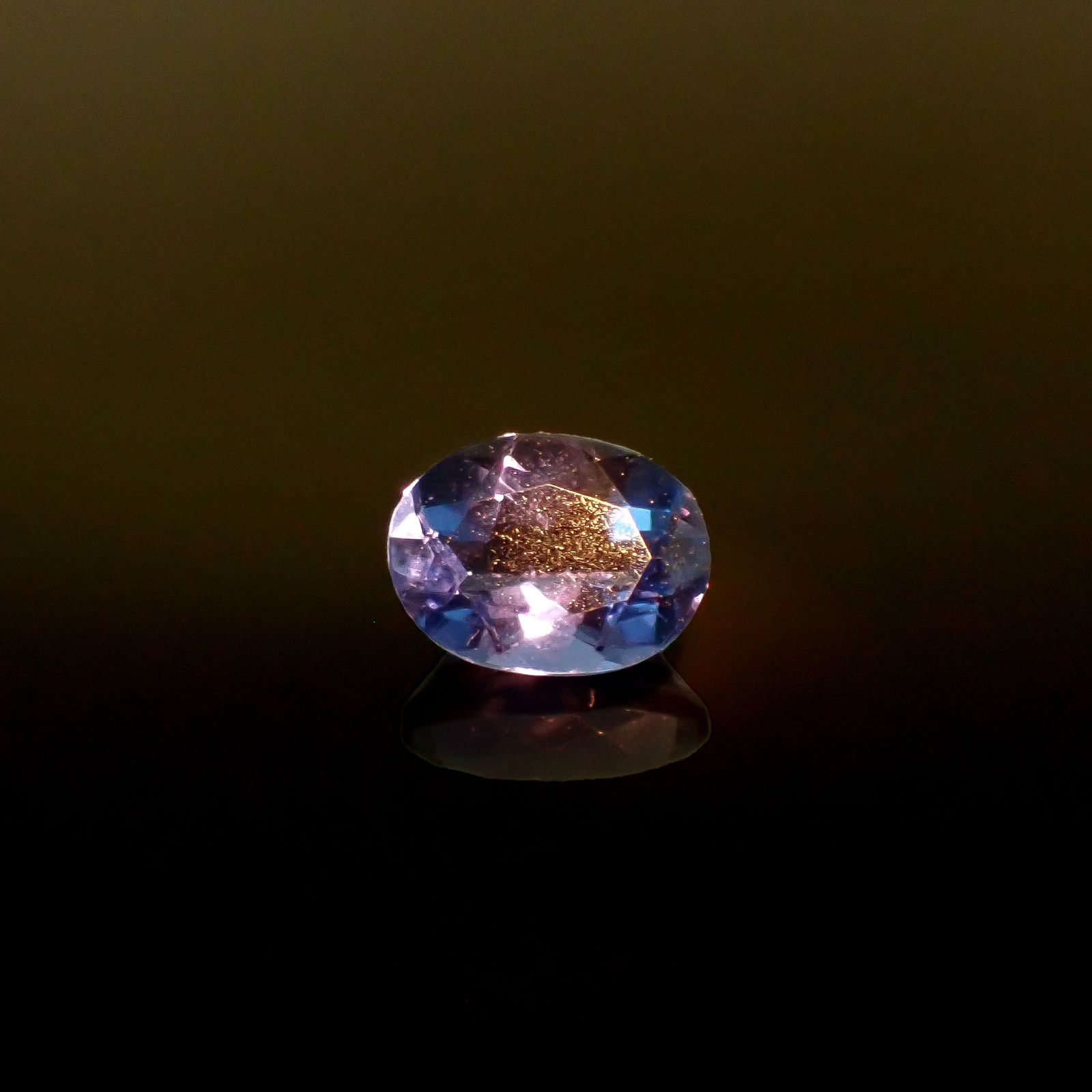 カラーチェンジフローライト ブラジル産 1.52ct / 8.1x6.1mm前後 [250530451]