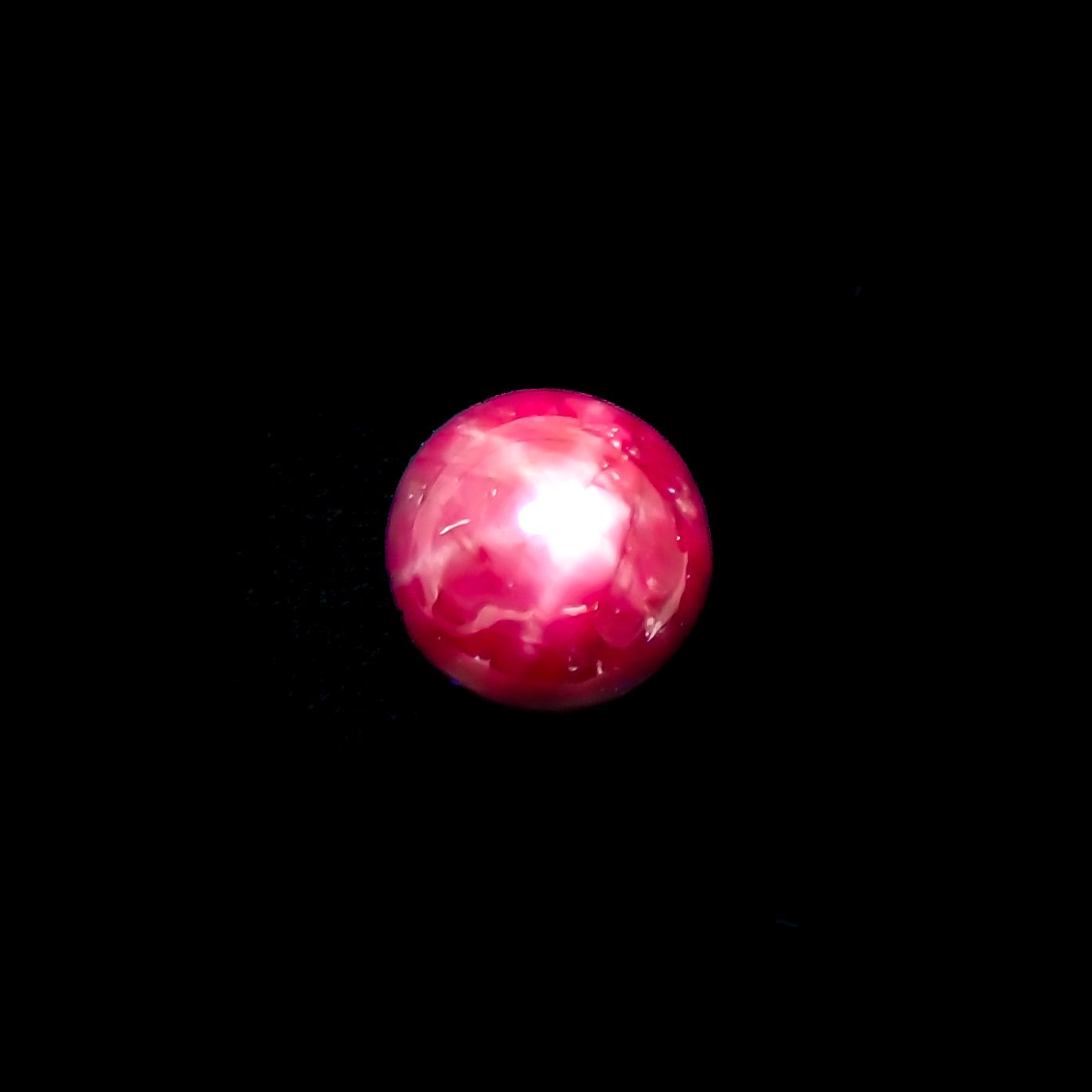 パープルスターサファイア(宝石名パープル・スター サファイア)インド産 3.74ct 識別済[231023892]8.1x8.1mm前後