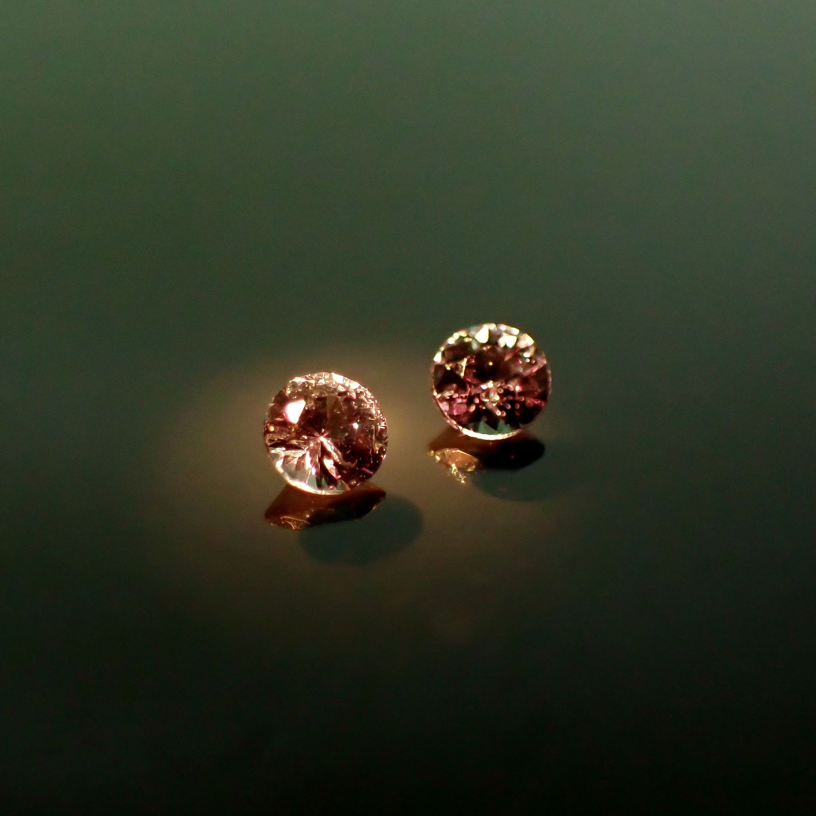 ◇ペアセット◇ベキリーブルーガーネット（カラーチェンジガーネット アレキタイプ） マダガスカル・ベキリー産 0.14ct / 2.5x2.5mm前後 [251231548]