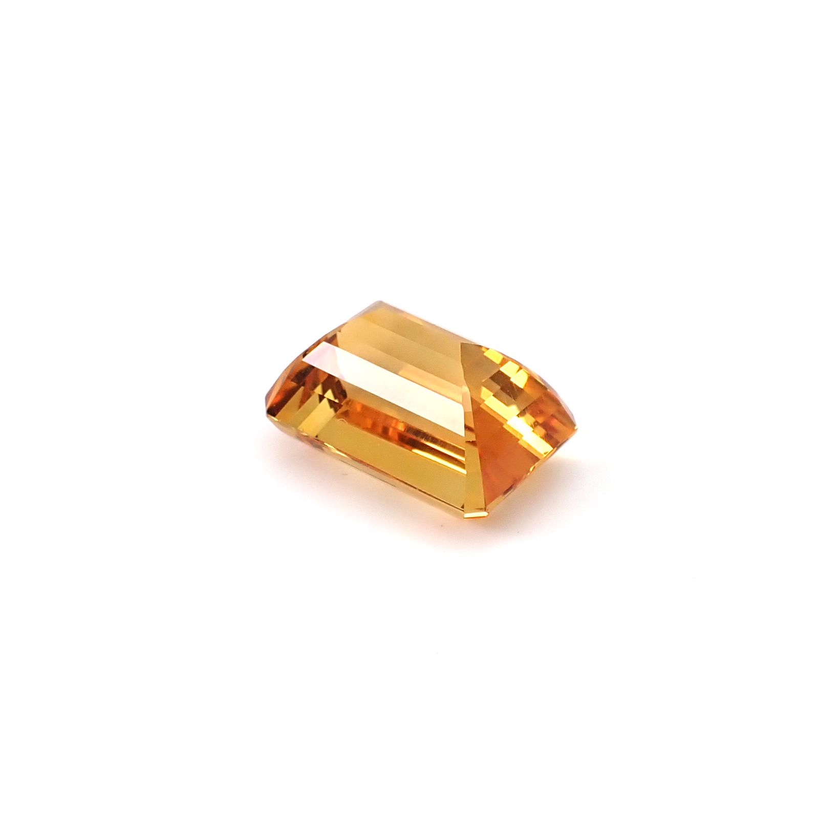シトリン(宝石名シトリン)ブラジル産 識別済 18.86ct / 18.2x12.4mm前後 [251231391]