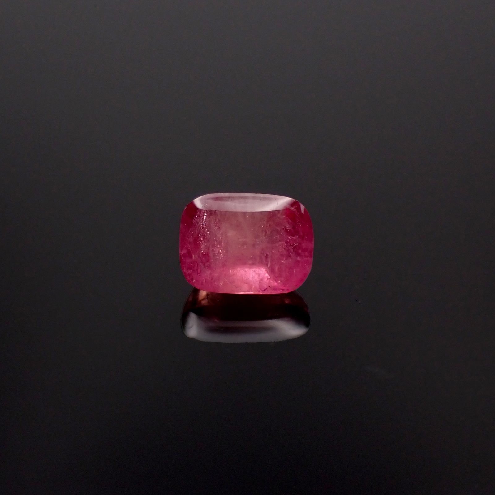 ◇バフカット◇レッドベリル アメリカ・ユタ州産 0.32ct[231023768]4.7x3.5mm前後