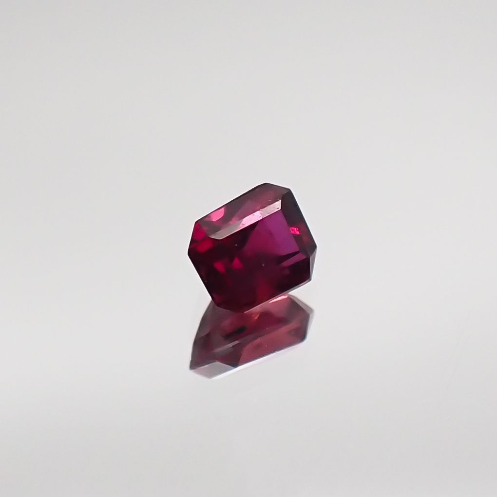 ルビー 非加熱(宝石名ルビー) マダガスカル産 0.12ct 識別済[210711732]2.8×2.4mm前後