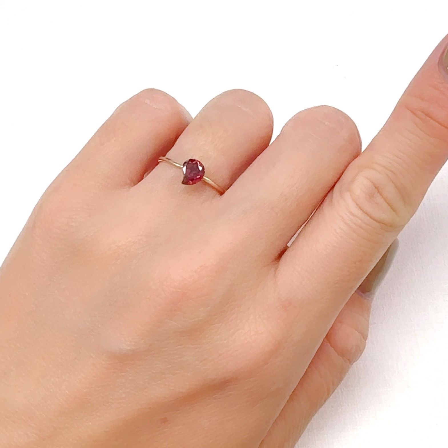 ◇カスタムカット◇パイロープアルマンディンガーネット モザンビーク産 0.82ct[240928958]6.3x5.2mm前後