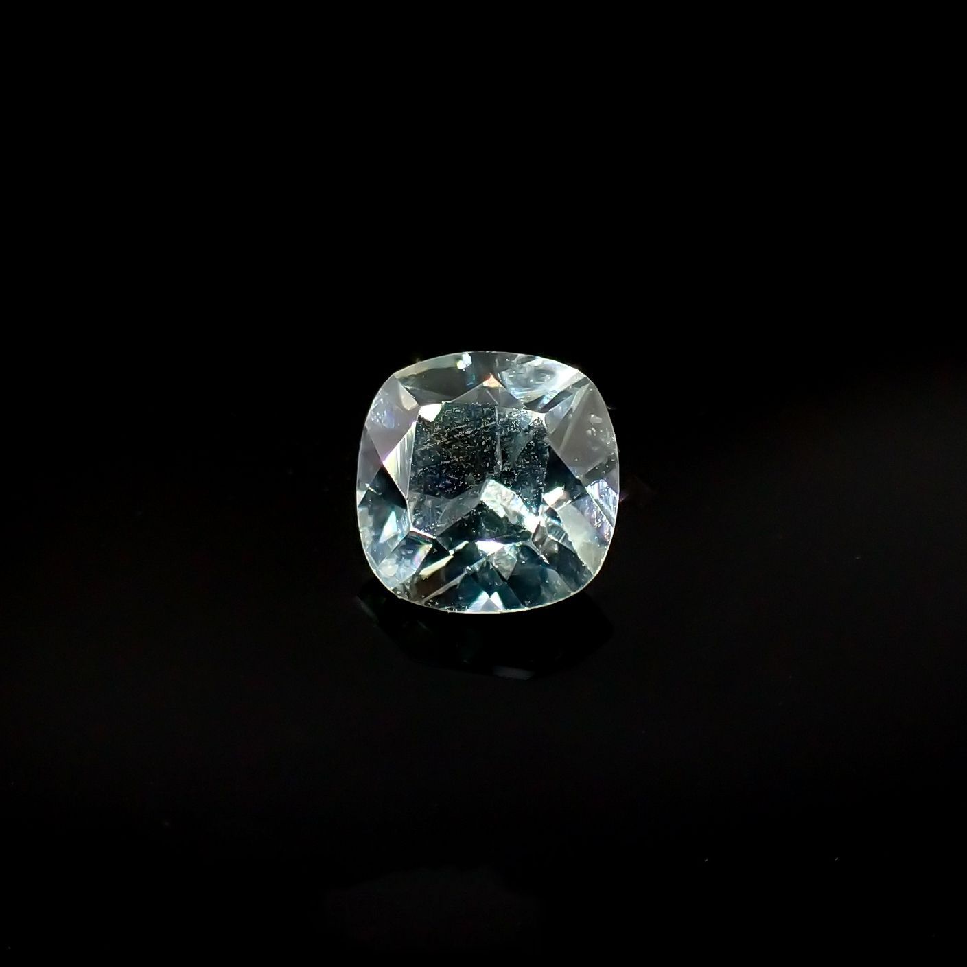 モンタナサファイア(宝石名サファイア)アメリカ・モンタナ州産 0.48ct 識別済[220616654]4.4x4.4mm前後