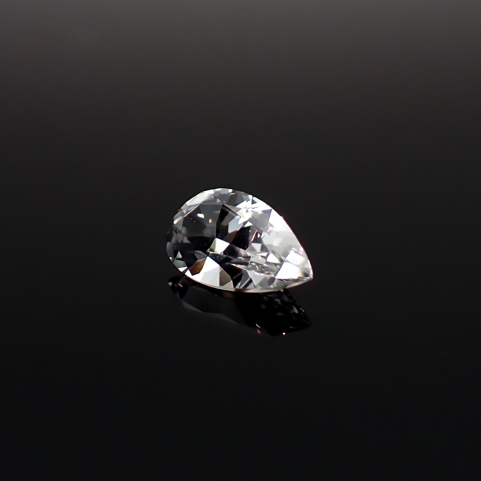 フェナカイト ロシア・マリシェボ鉱山産 0.63ct / 7.9x4.7mm前後 [260632434]