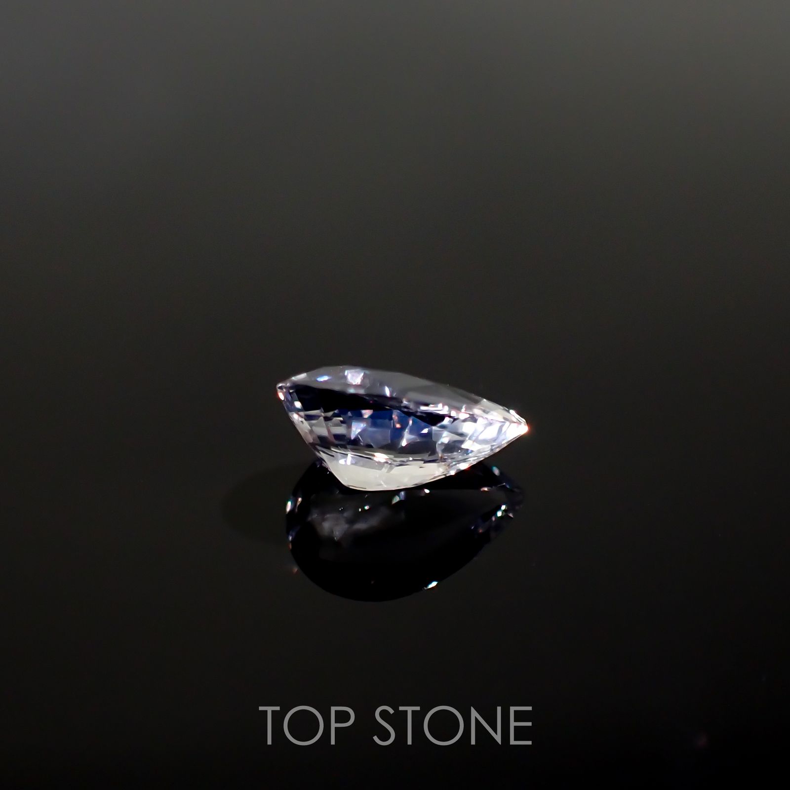レインボームーンストーン(宝石名ラブラドライト) マダガスカル産 1.506ct ソ付(彩珠)[210712183]10×7mm前後