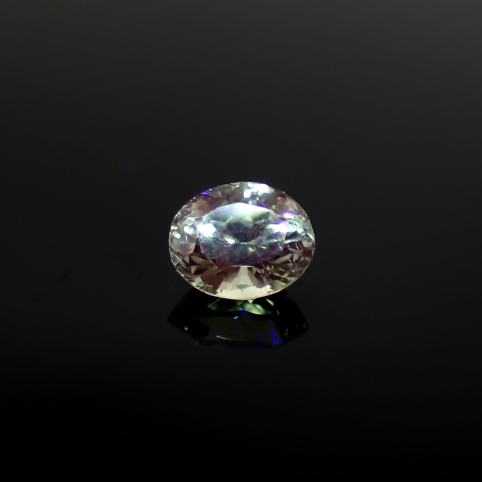 バナジウムクリソベリル(宝石名クリソベリル)マダガスカル産 0.448ct ソ付(日独)[240527633]4.8x3.97mm前後