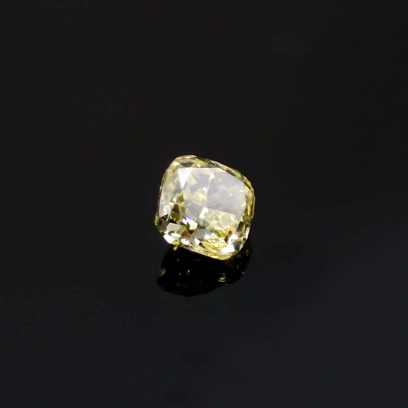 イエローダイヤモンド SI-VS(宝石名ダイアモンド) 0.082ct 識別済[220616390]2.4x2.3mm前後