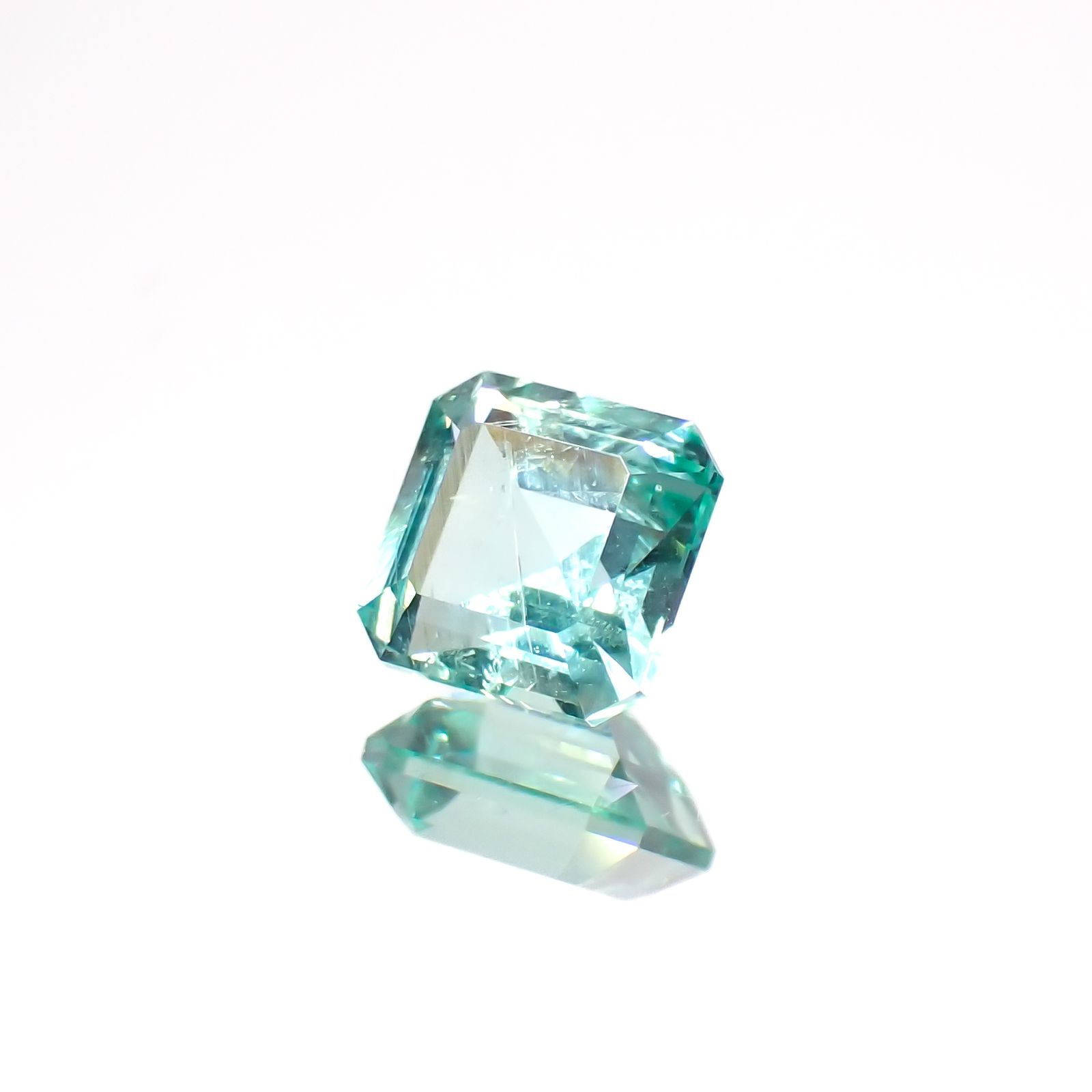 ノンオイル エメラルド ロシア産 0.34ct[230421685]4.1x4.1mm前後