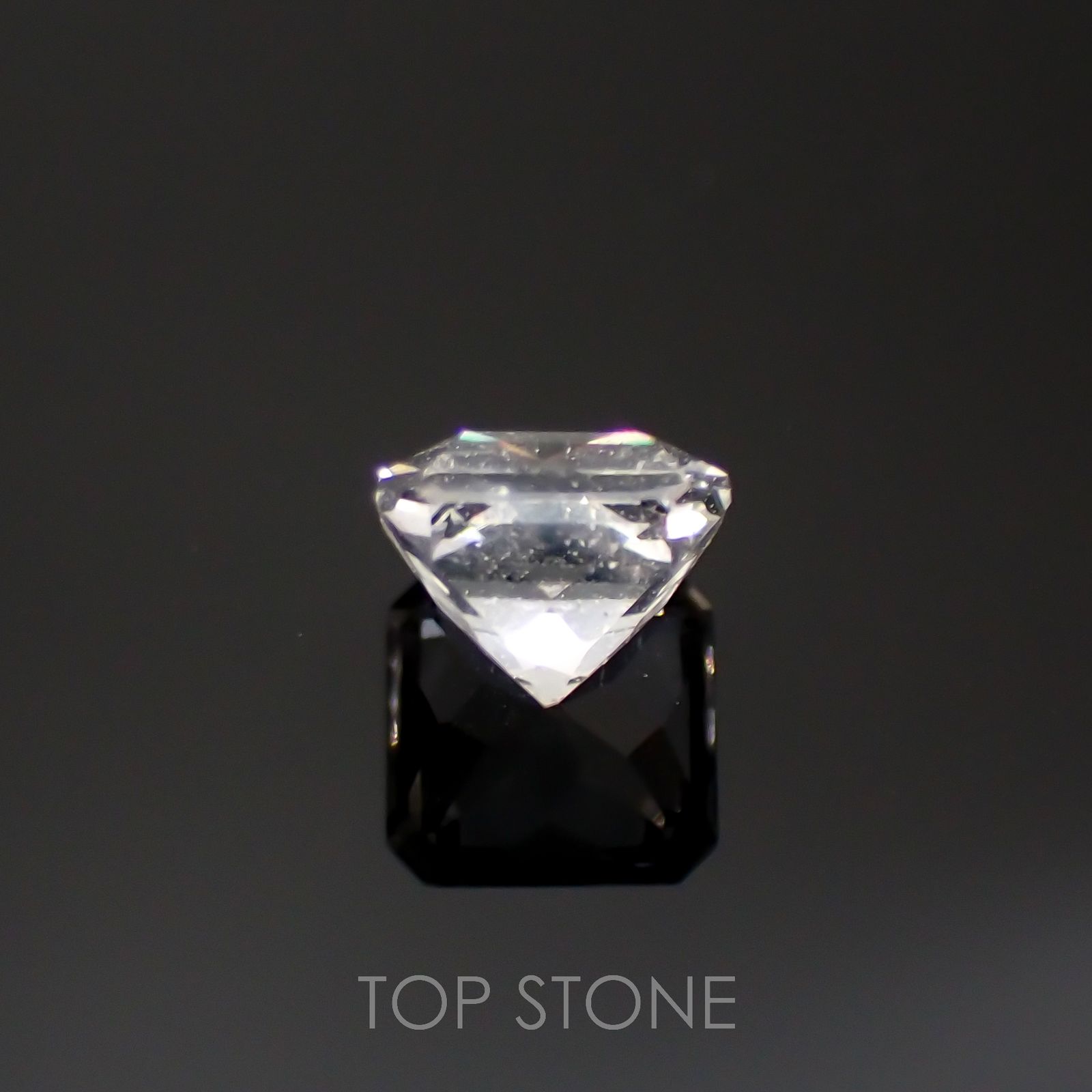 フェナカイト(宝石名フェナカイト)マダガスカル産 0.84ct 識別済[220817212]5.4x5.4mm前後