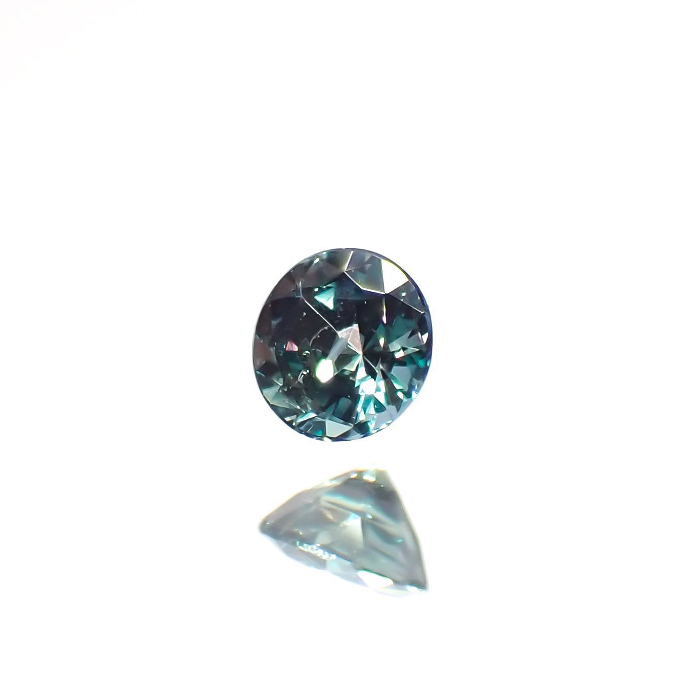 アレキサンドライト(宝石名アレキサンドライト)ブラジル産/EmeraldMains社製 0.085ct ソ付(彩珠)[220516020]2.7x2.6mm前後