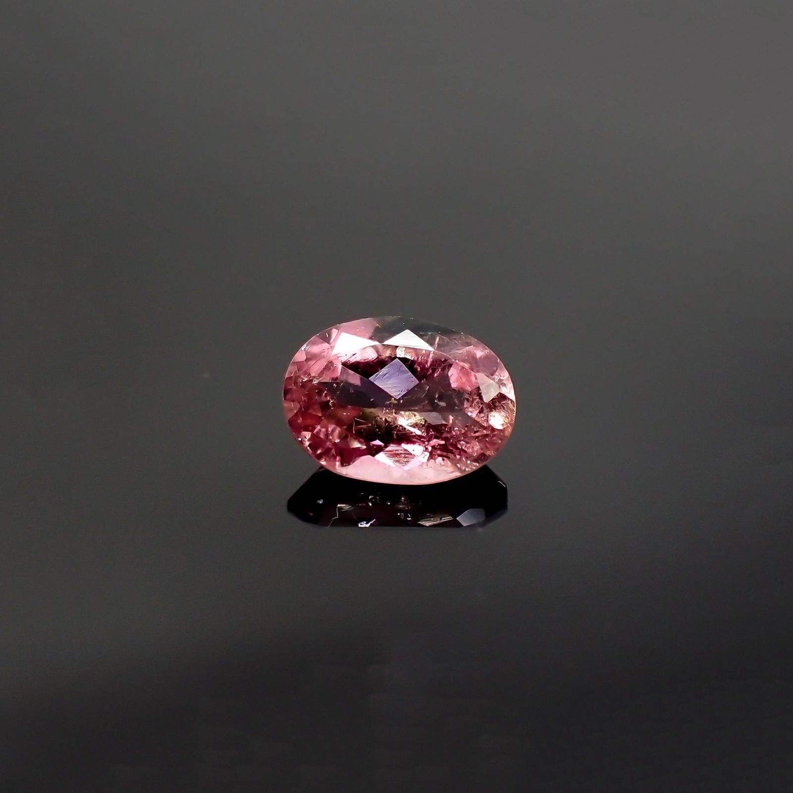 バイカラートルマリン(宝石名ピンク・トルマリン) ブラジル産 1.14ct 識別済[210711890]7.9×5.7mm前後