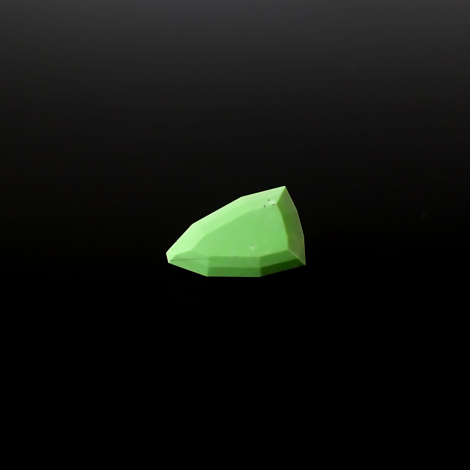 ◇カスタムカット◇ガスペイト(宝石名ガスペアイト)オーストラリア産 ソ付(日独) 2.941ct / 10.93x6.59mm前後 [260532228]