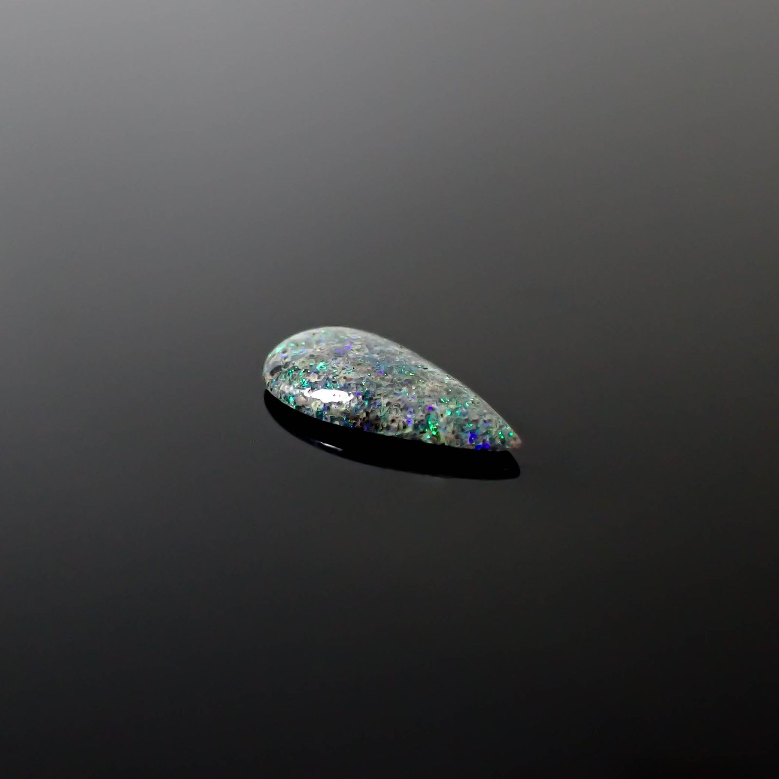 ブラックマトリックスオパール(宝石名オパール/加熱処理)オーストラリア産 0.78ct 識別済[250330128]11.9x5.9mm前後