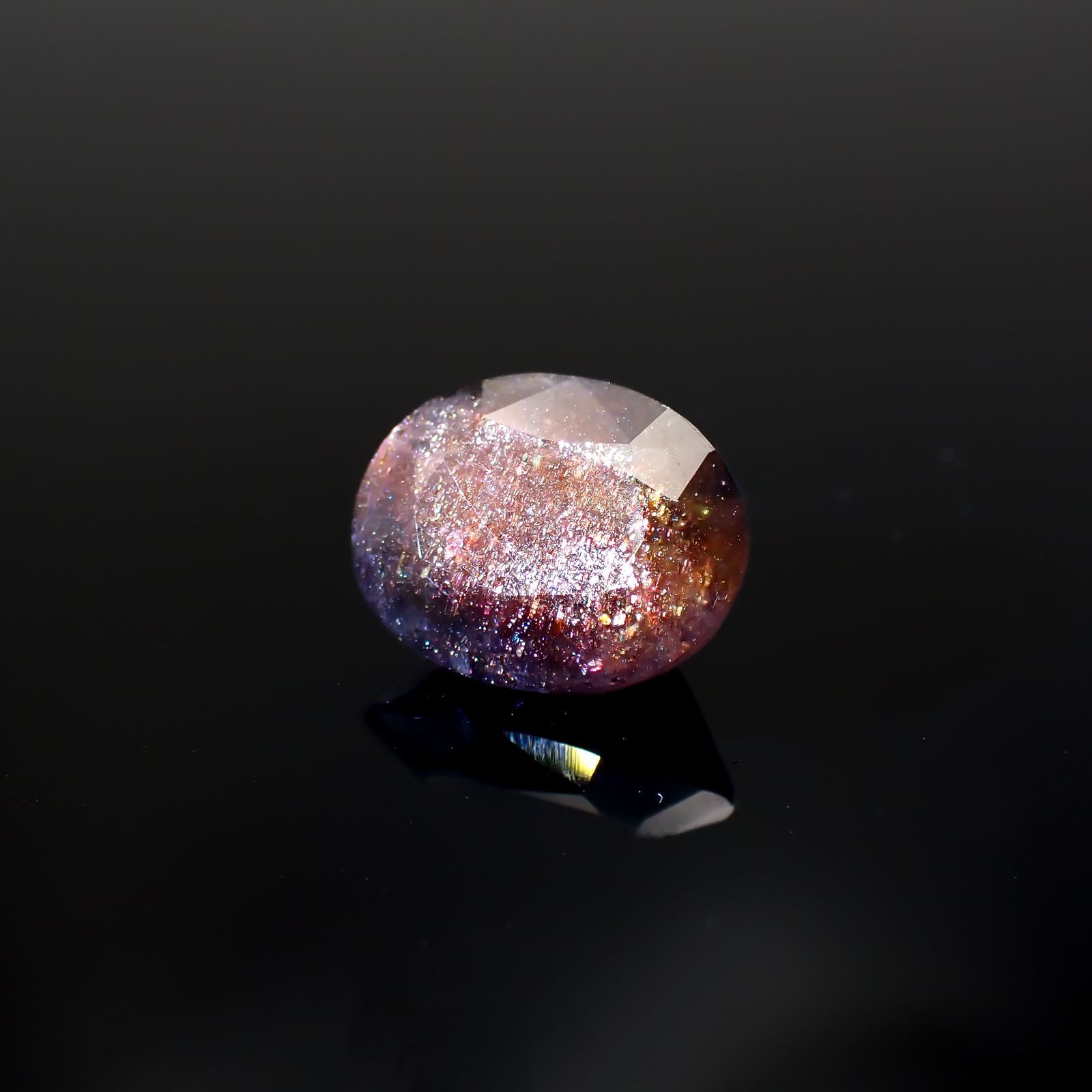 ブラッドショットアイオライト(宝石名アベンチュリン・アイオライト)インド産 4.803ct ソ付(彩珠)[221018898]12.4x9.7mm前後