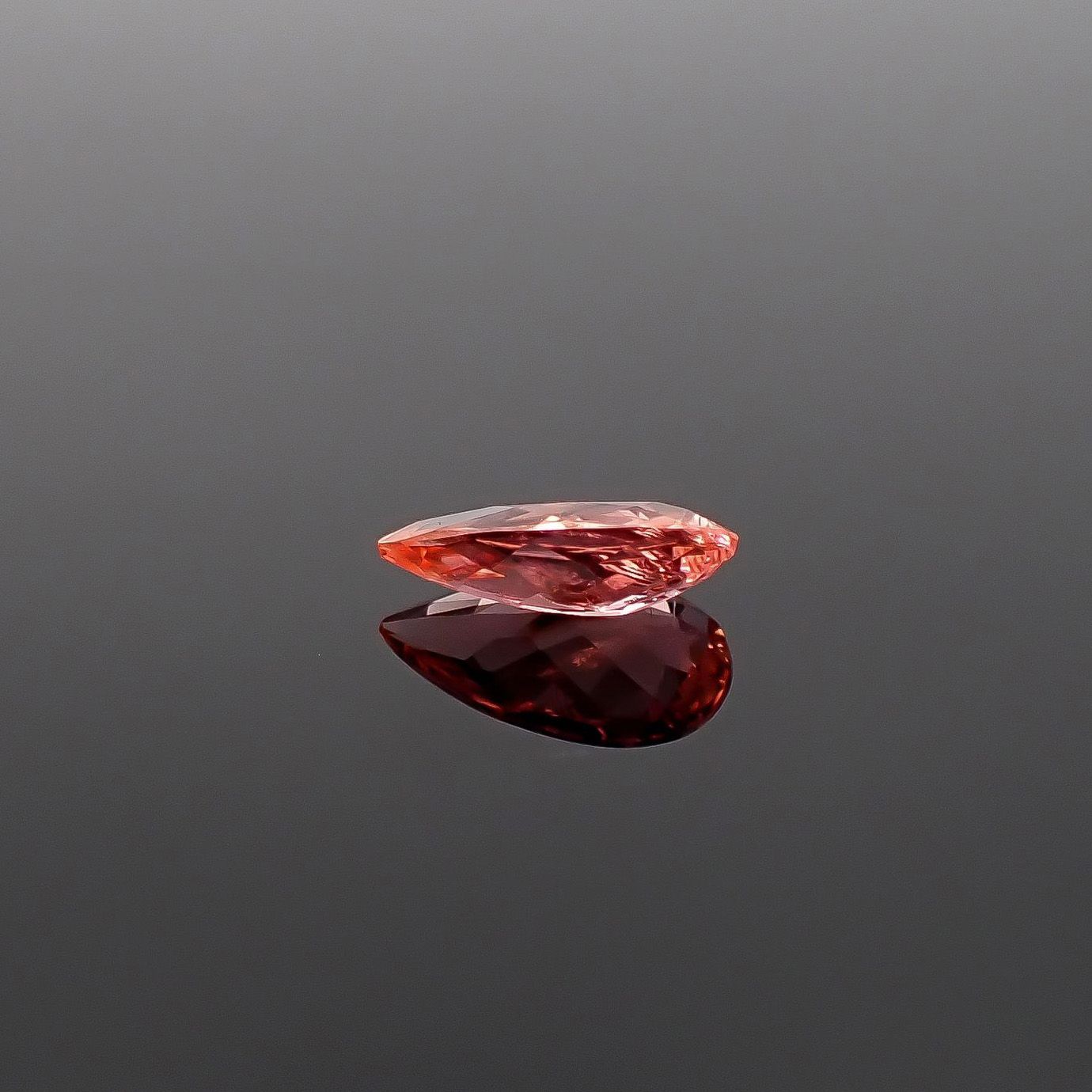 ヴェイリネナイト パキスタン産 0.68ct / 8.5x4.8mm前後 [260231781]