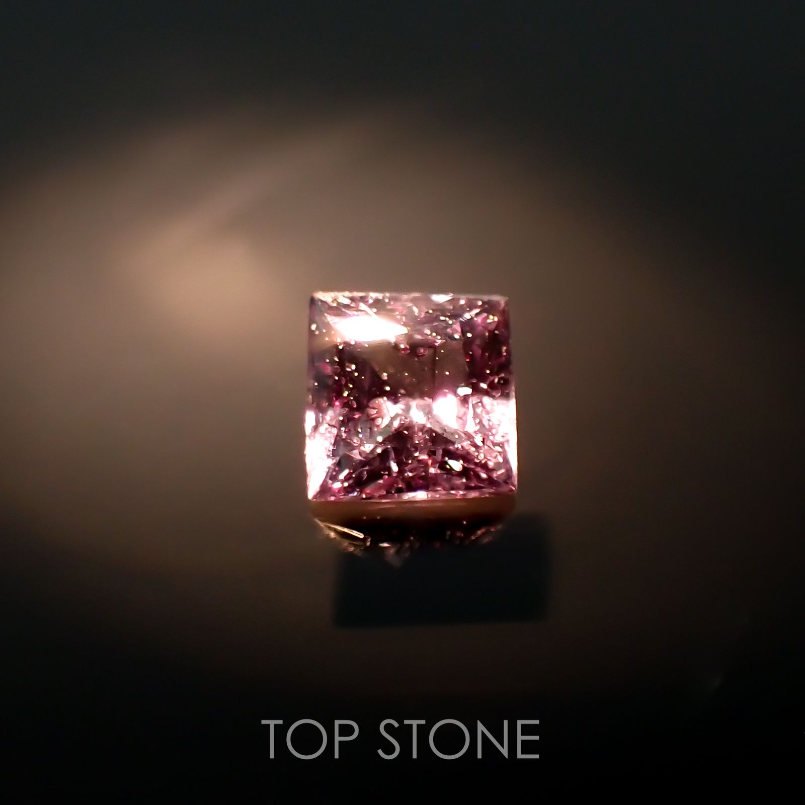 ◇プリンセスカット◇カラーチェンジガーネット アレキタイプ マダガスカル・ベキリー産 0.082ct[230119889]2.4x2.4mm前後