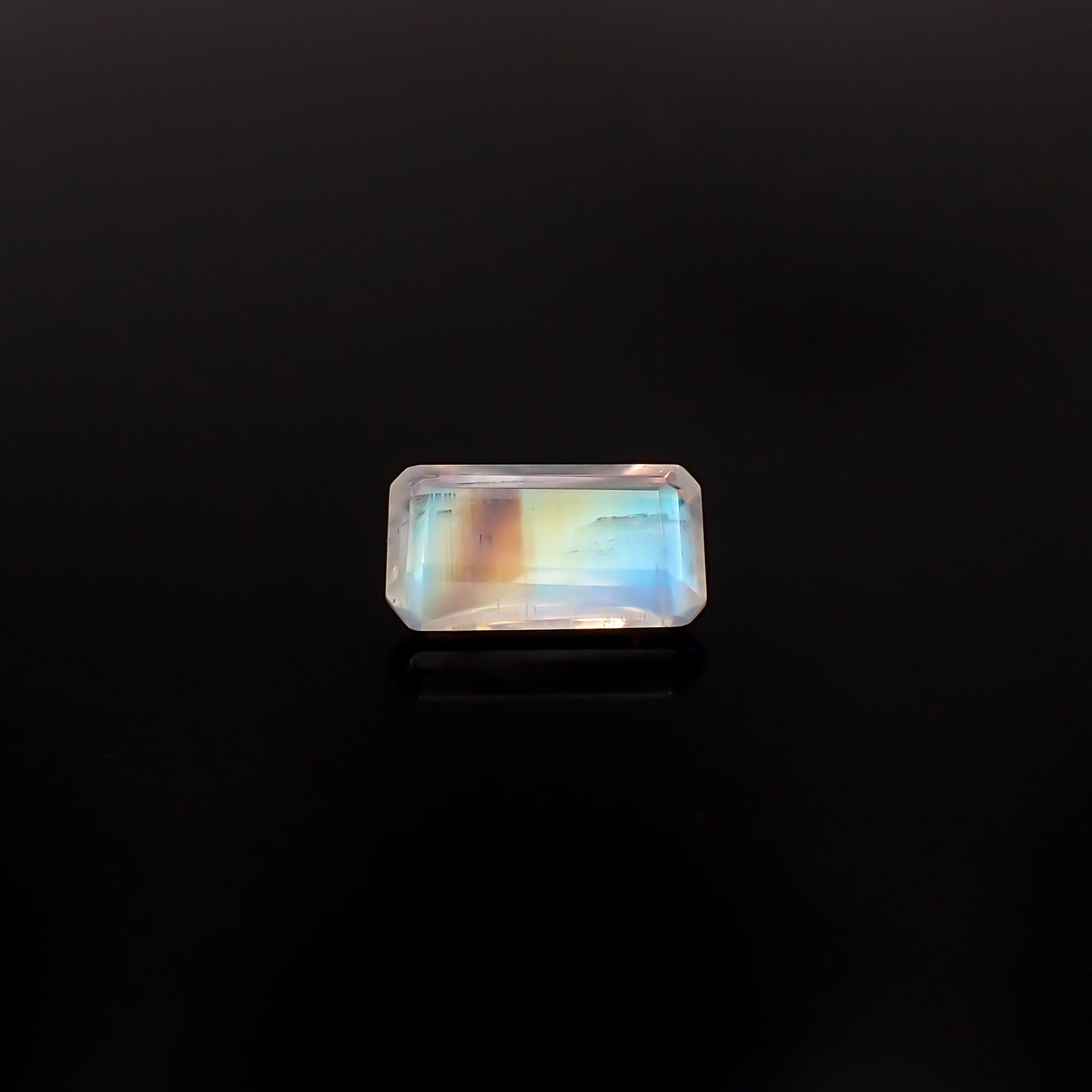 レインボームーンストーン インド・ビハール産 2.71ct / 11.9x6.4mm前後 [260431971]