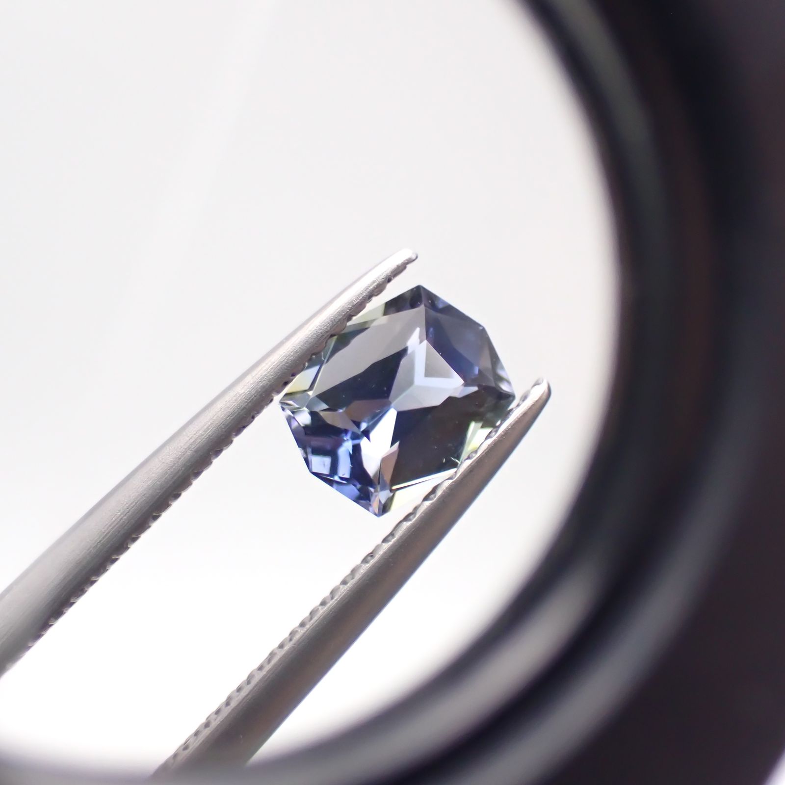 ◇カスタムカット◇バイカラータンザナイト 非加熱 タンザニア産 0.87ct [241029371]6.9x5.5mm前後