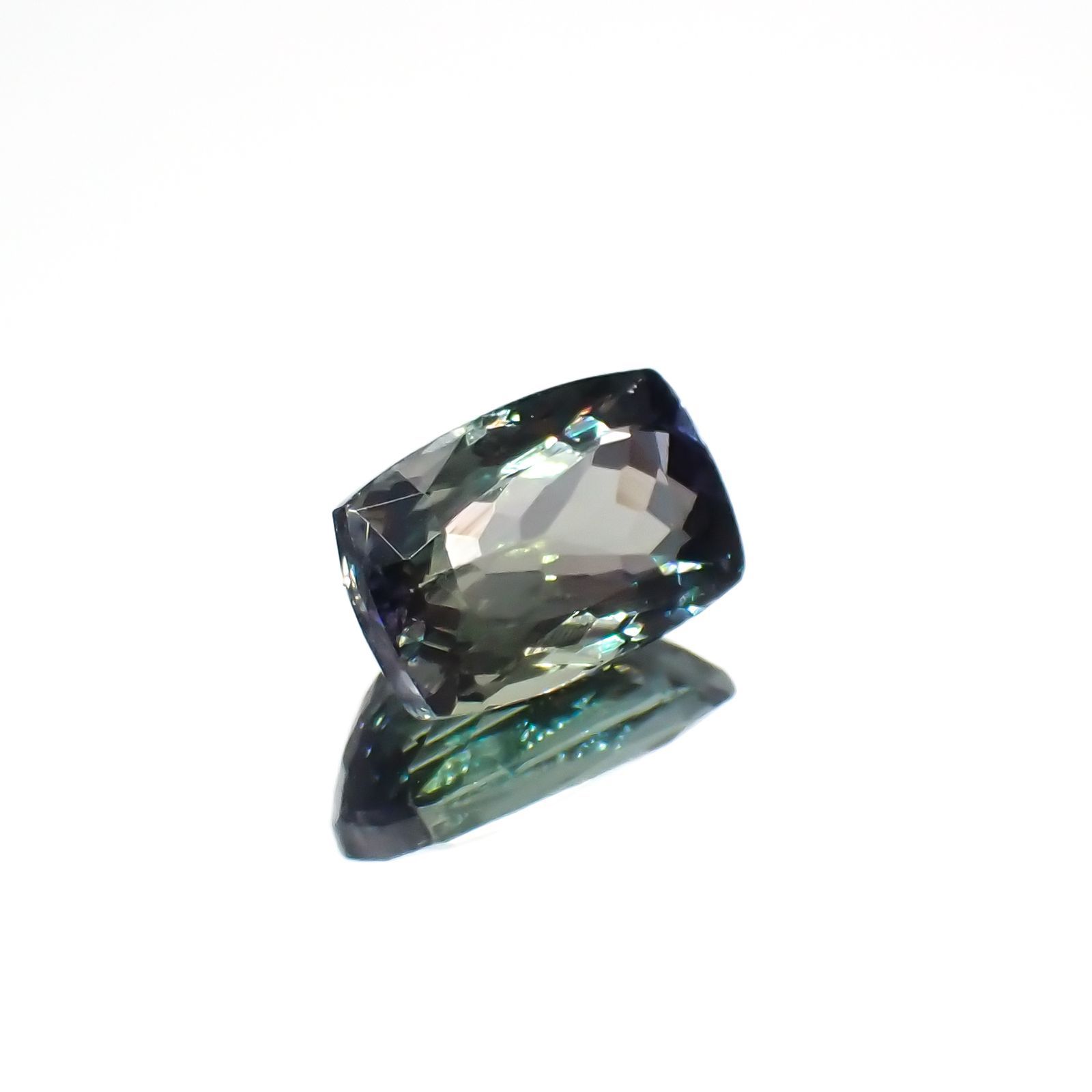 バイカラータンザナイト(宝石名ゾイサイト)タンザニア産 2.67ct 識別済[221119002]9.7x6.4mm前後