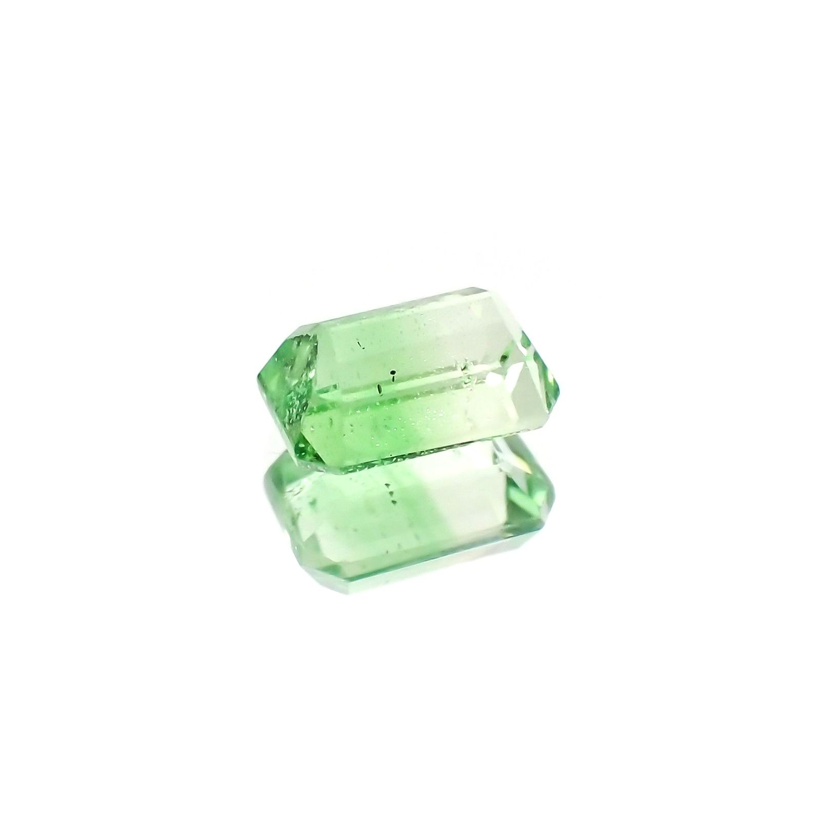 バイカラーツァボライト(宝石名グリーン グロッシュラー・ガーネット)タンザニア産 識別済 1.23ct / 6.8x5mm前後 [231124267]