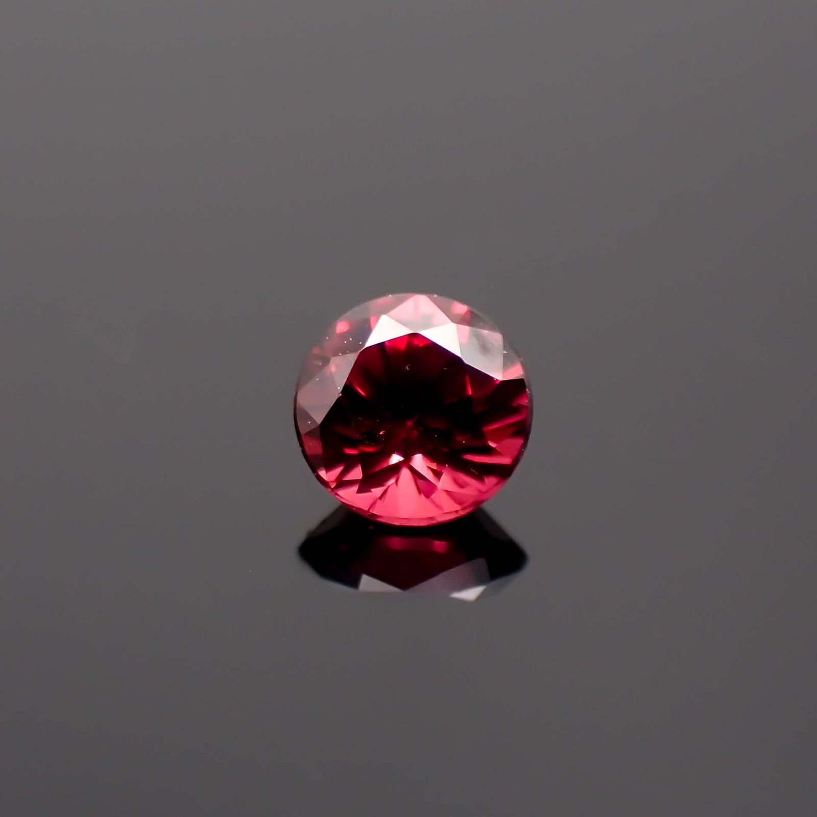 レッドスピネル ビルマ産 0.18ct[230722616]3.4x3.4mm前後