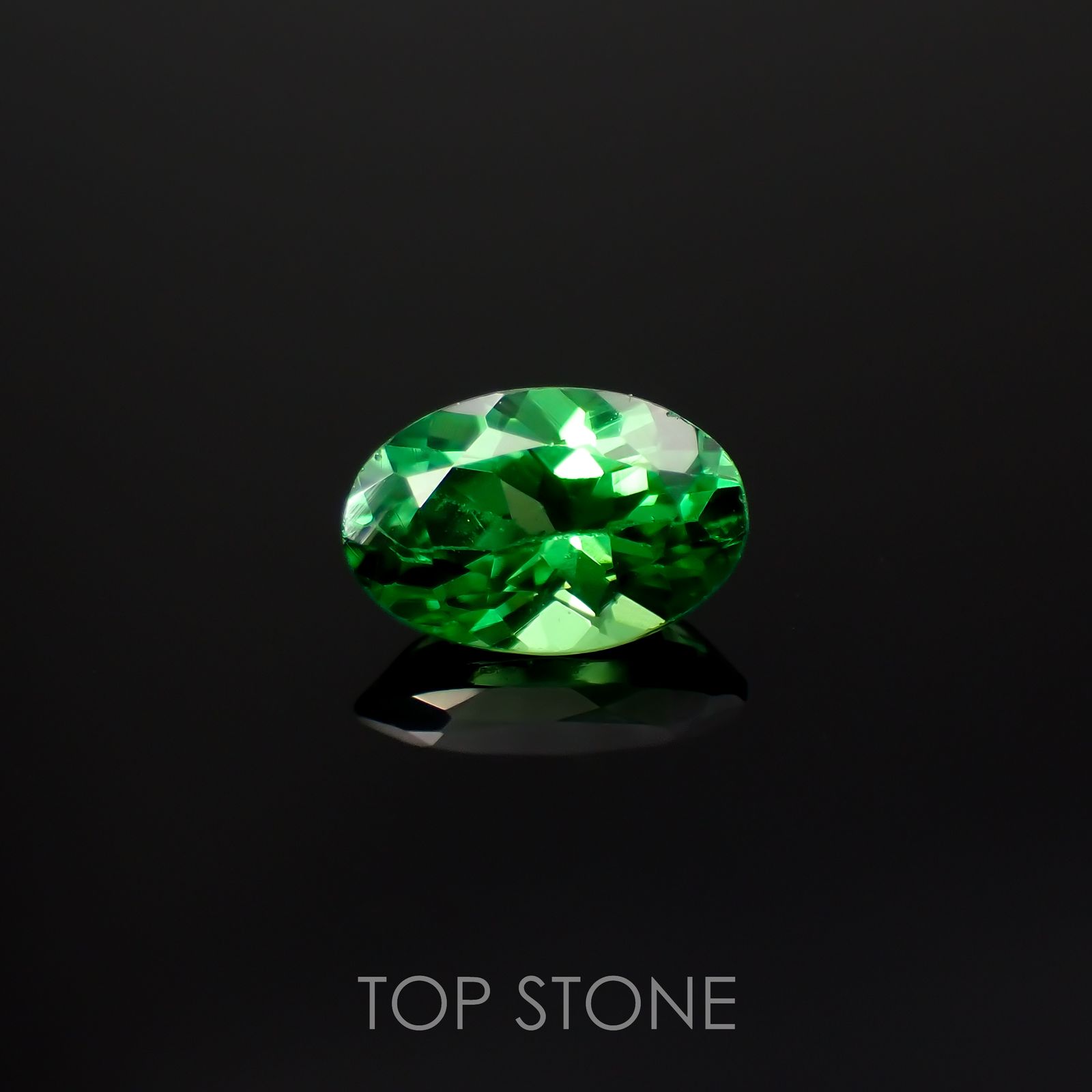 ツァボライト(宝石名ガーネット)タンザニア産 0.48ct 識別済[221018722]6x4mm前後