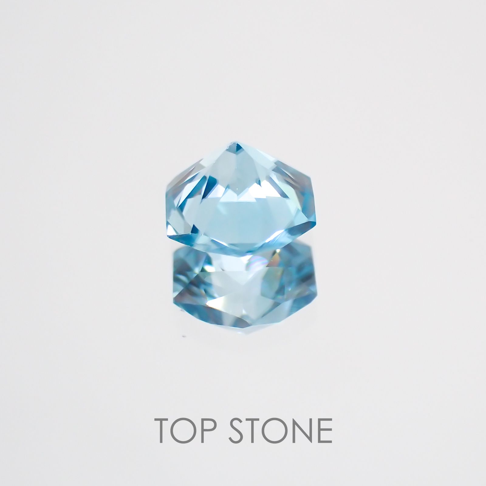 ◇ヘキサゴンカット◇ブルージルコン(宝石名ジルコン) カンボジア産 0.88ct 識別済[210410476]5×5mm前後