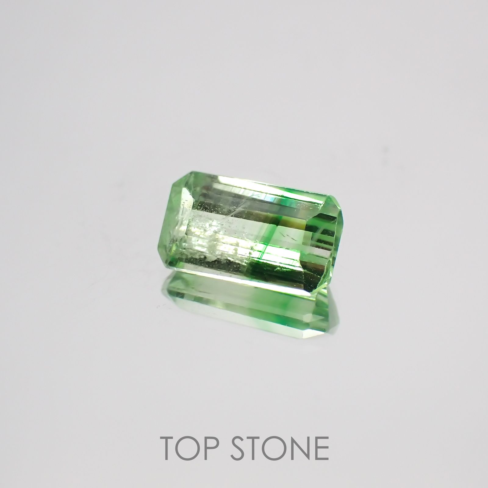 バイカラーツァボライト タンザニア産 ルース 0.89ct[210610923]7.4×4.1mm前後