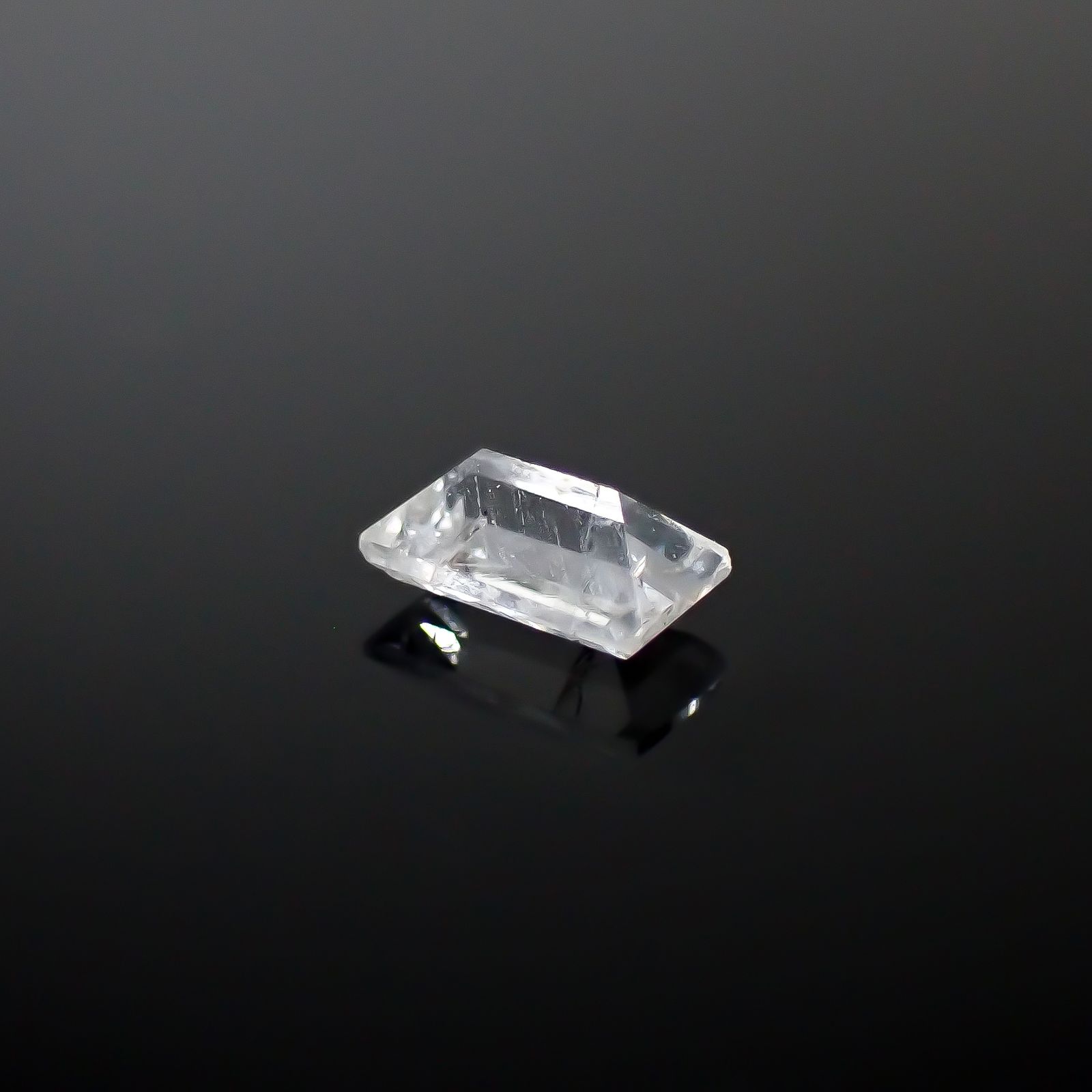 ハイアロフェン(宝石名ハイアロフェーン)ボスニア・ヘルツェゴビナ産 0.203ct ソ付(日独)[250229896]4.64x2.53mm前後