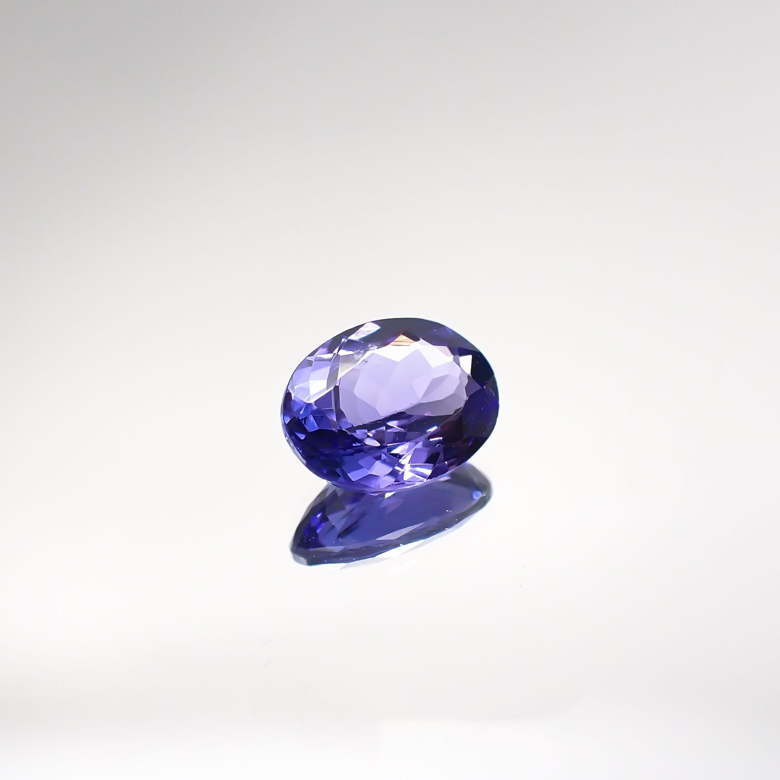 タンザナイト(宝石名タンザナイト) タンザニア産 1.38ct 識別済[210711838]8.1×6.1mm前後