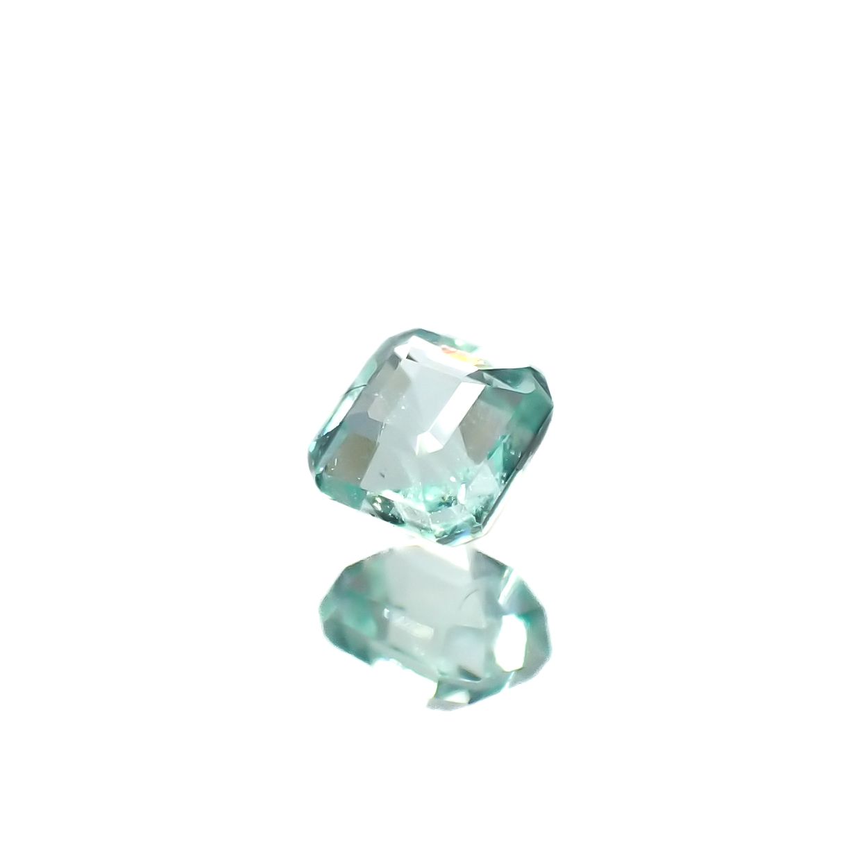 パステルカラーエメラルド コロンビア産 0.18ct[240225947]3x2.9mm前後
