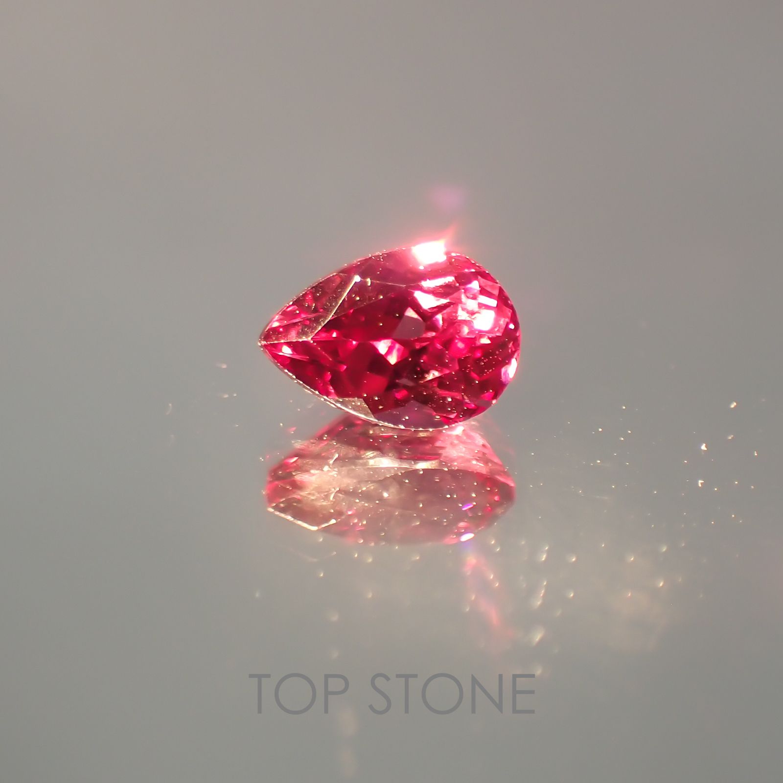 カラーチェンジマラヤガーネット タンザニア産 ルース 0.9ct[21059659]6.6×4.6mm前後