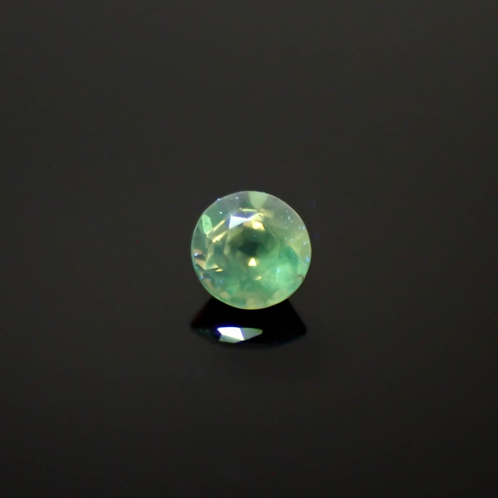 アレキサンドライト ブラジル産/EmeraldMains社製 0.070ct[240527625]2.5x2.5mm前後