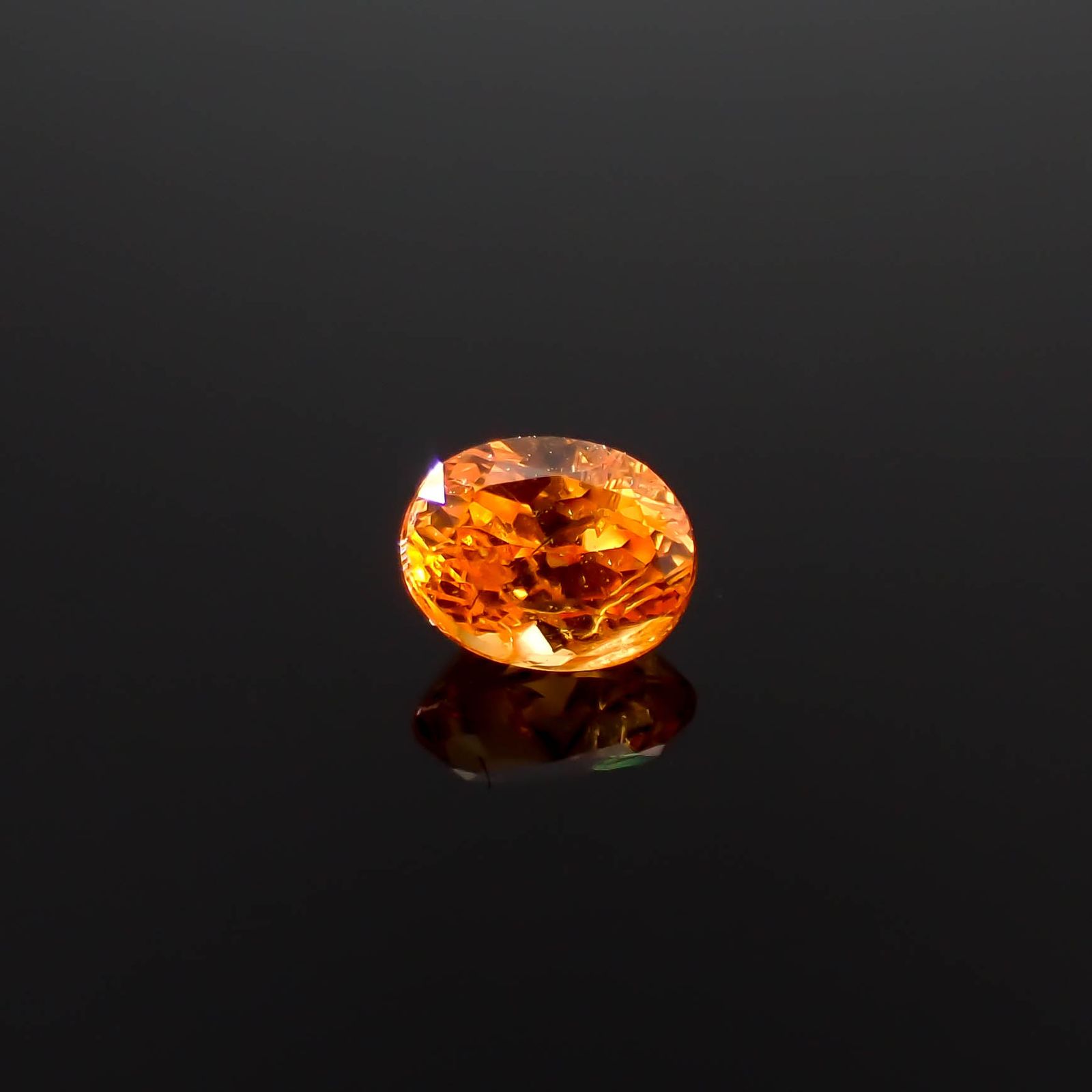 マンダリンガーネット マダガスカル産 0.24ct[240628228]3.6x2.9mm前後