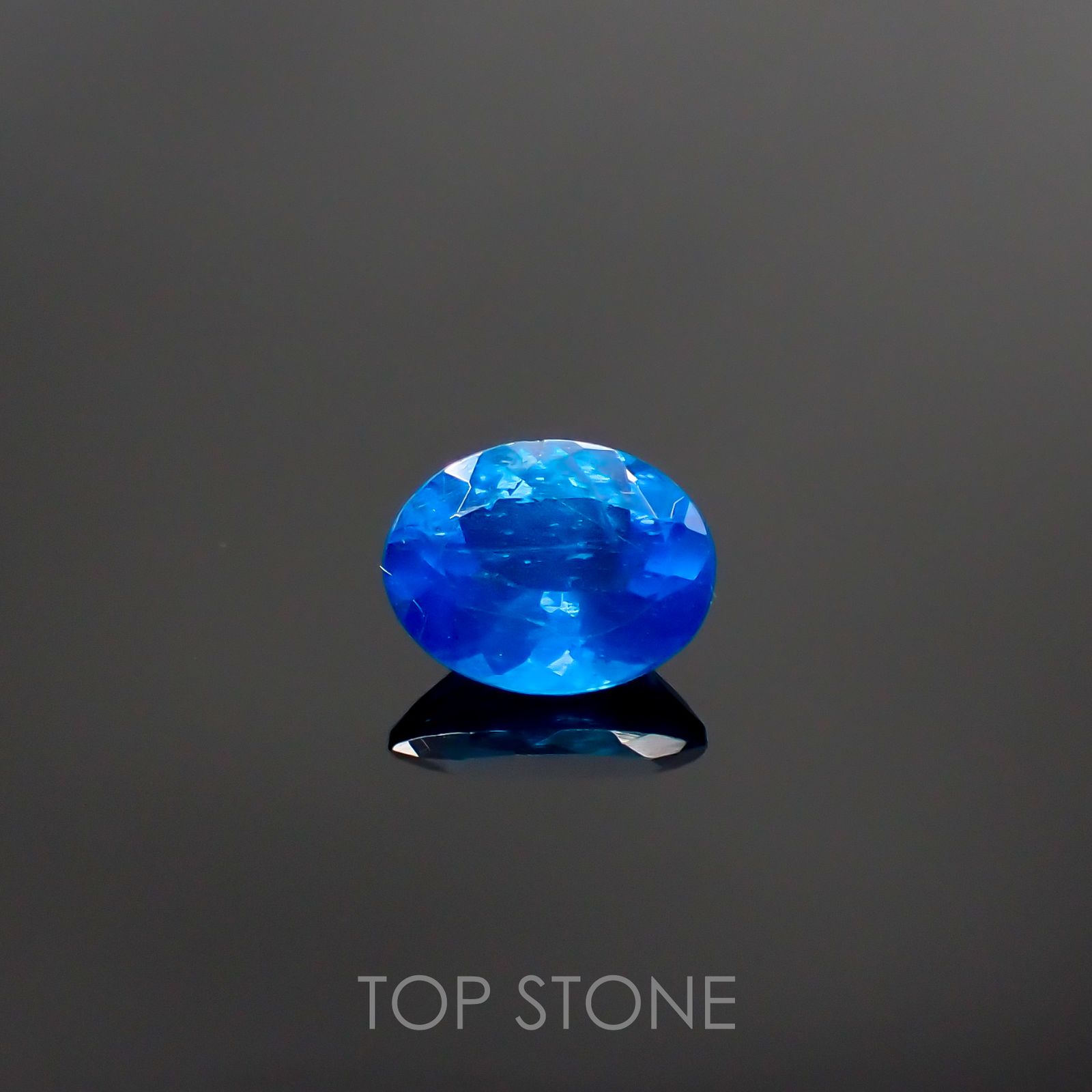 ネオンブルーアパタイト ブラジル産 ルース 1.7ct[210711683]8.7×6.9mm前後