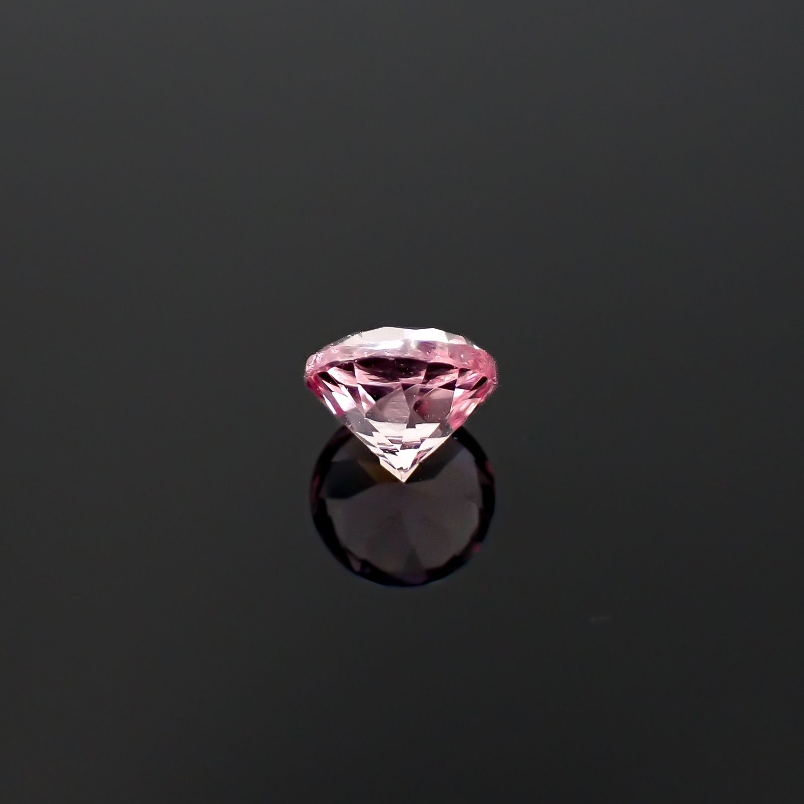ドラゴンガーネット タンザニア産 0.71ct / 5.1x5.1mm前後 [260532238]
