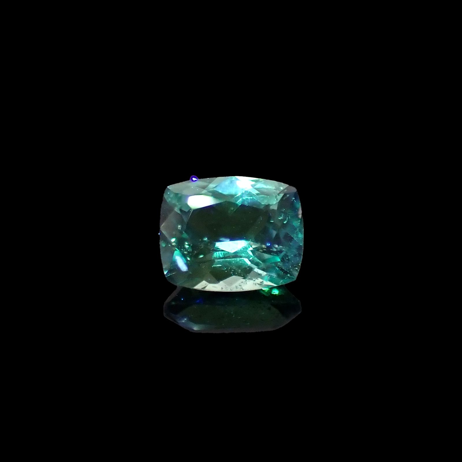 ブルーグリーンコーネルピン タンザニア産 0.44ct[231224508]4.9x4.1mm前後