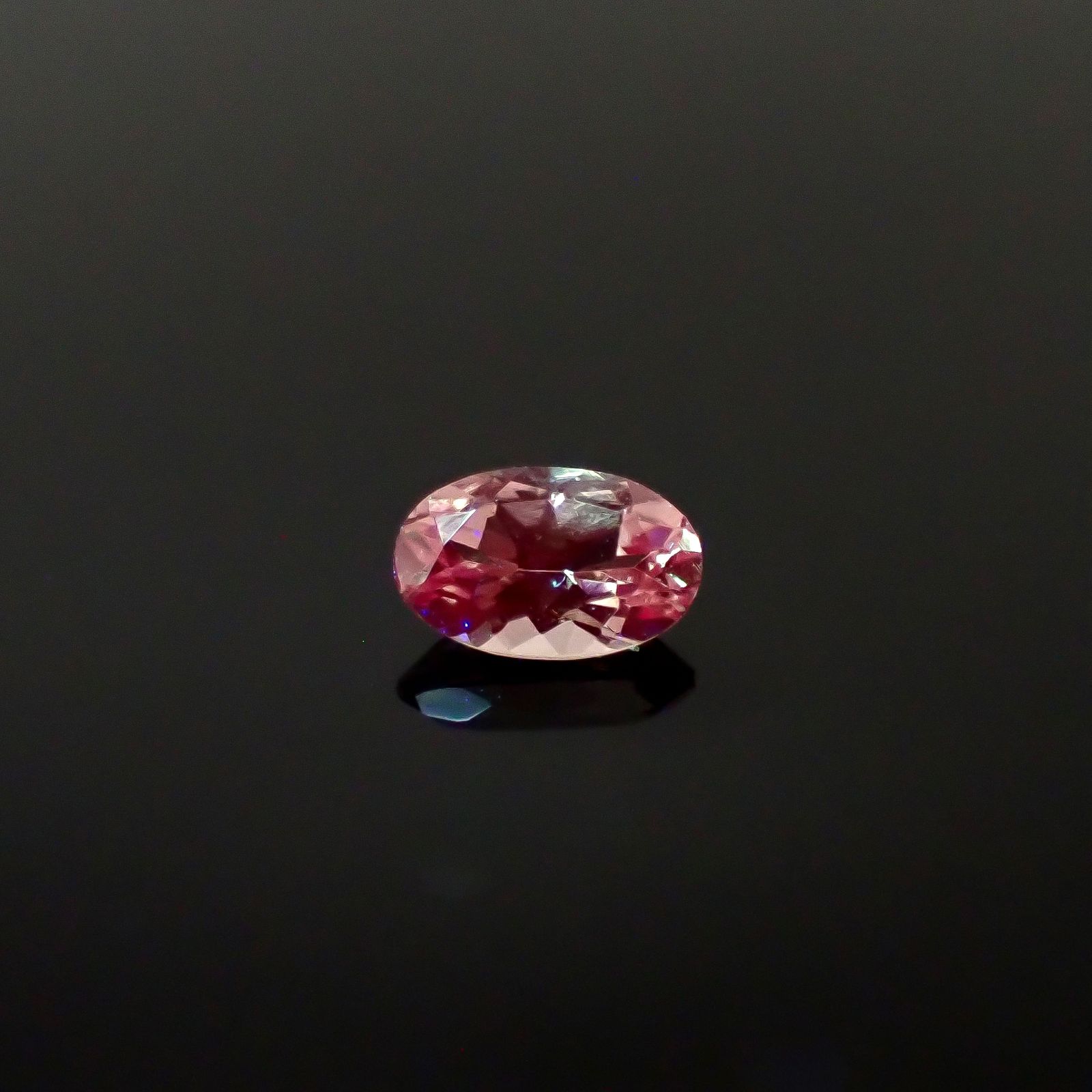 ドラゴンガーネット タンザニア産 0.28ct [250330040]4.9x3mm前後