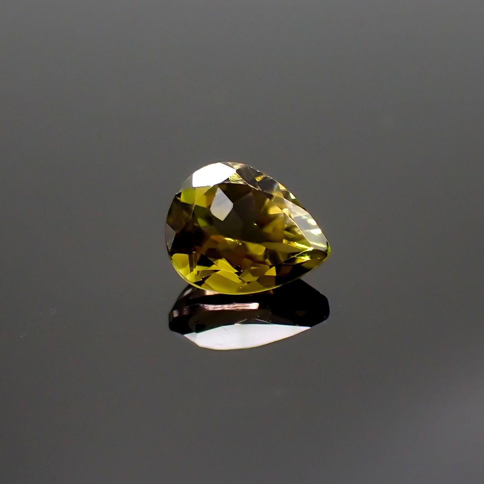 バイカラートルマリン(宝石名トルマリン) ブラジル/アフリカ産 0.93ct 識別済[211013575]7.2×5.8mm前後