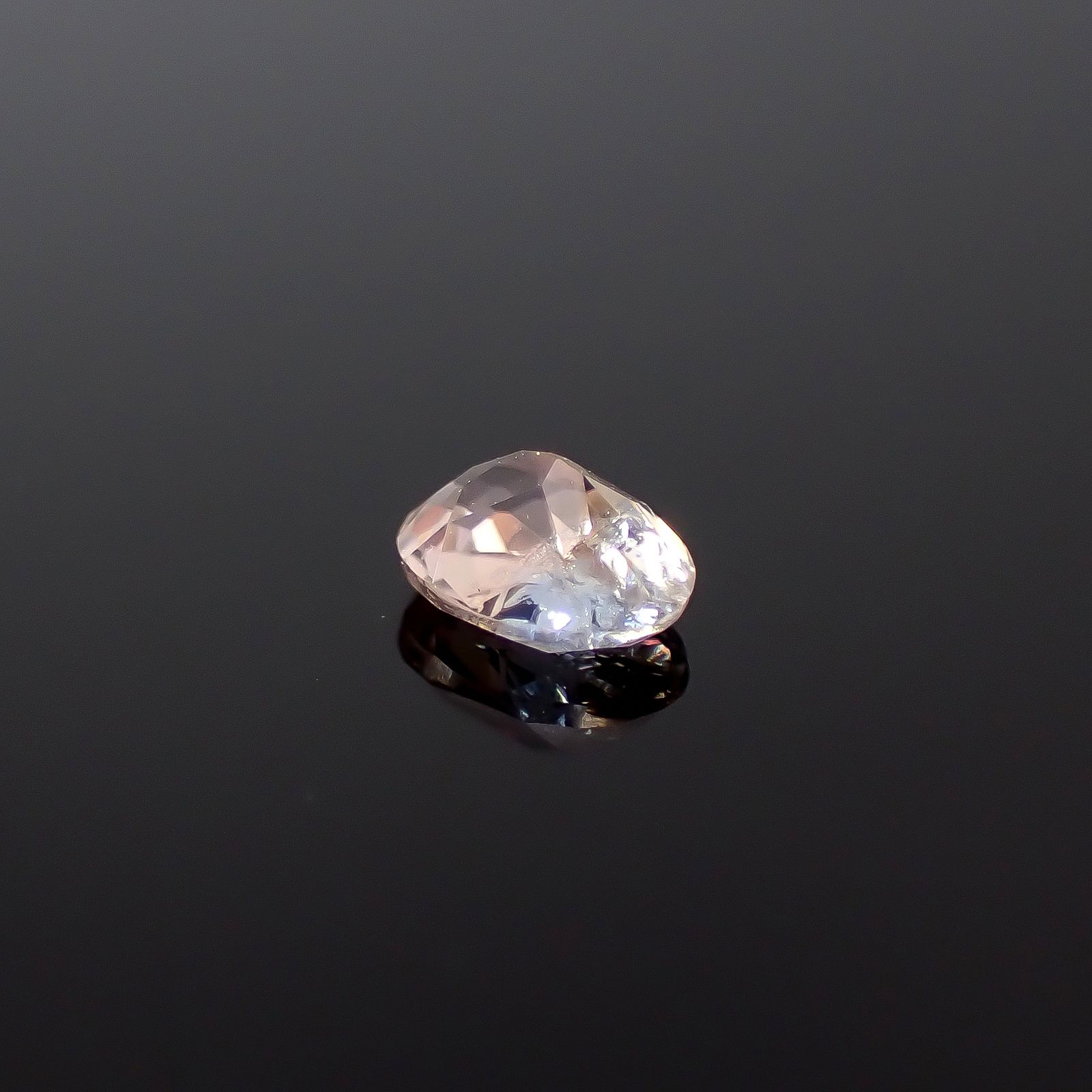 ピンクベニトアイト アメリカ・カリフォルニア州産 0.22ct / 4x3mm前後 [251231478]