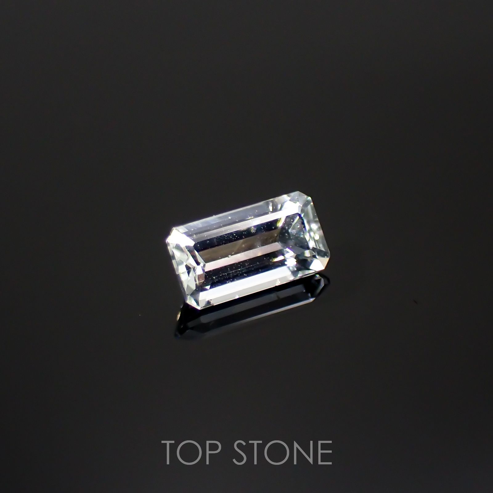 ジェレメジェバイト(宝石名エレメジェバイト)ナミビア産 0.37ct 識別済[220616313]5.7x3mm前後