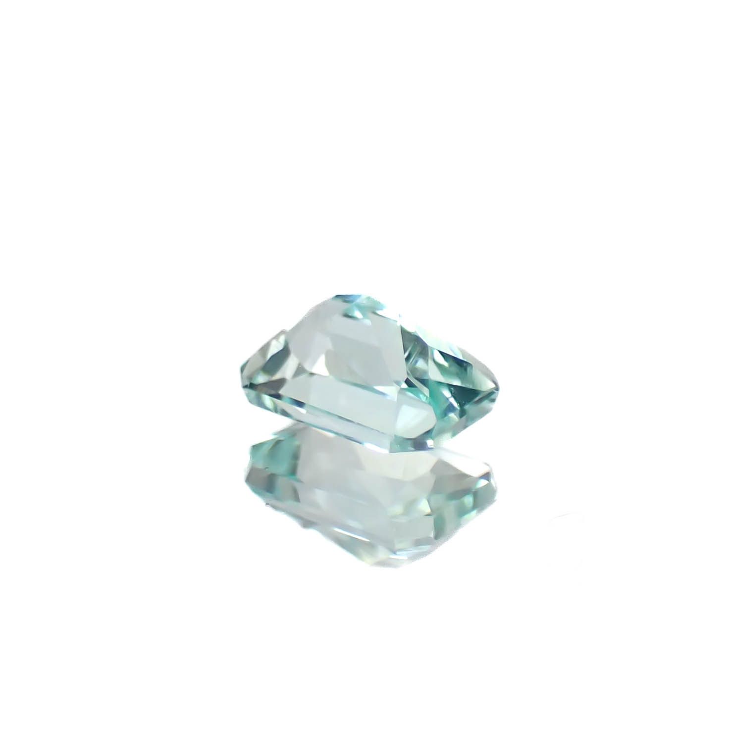 ミントベリル ナイジェリア産 0.31ct [250430198]5x3.4mm前後