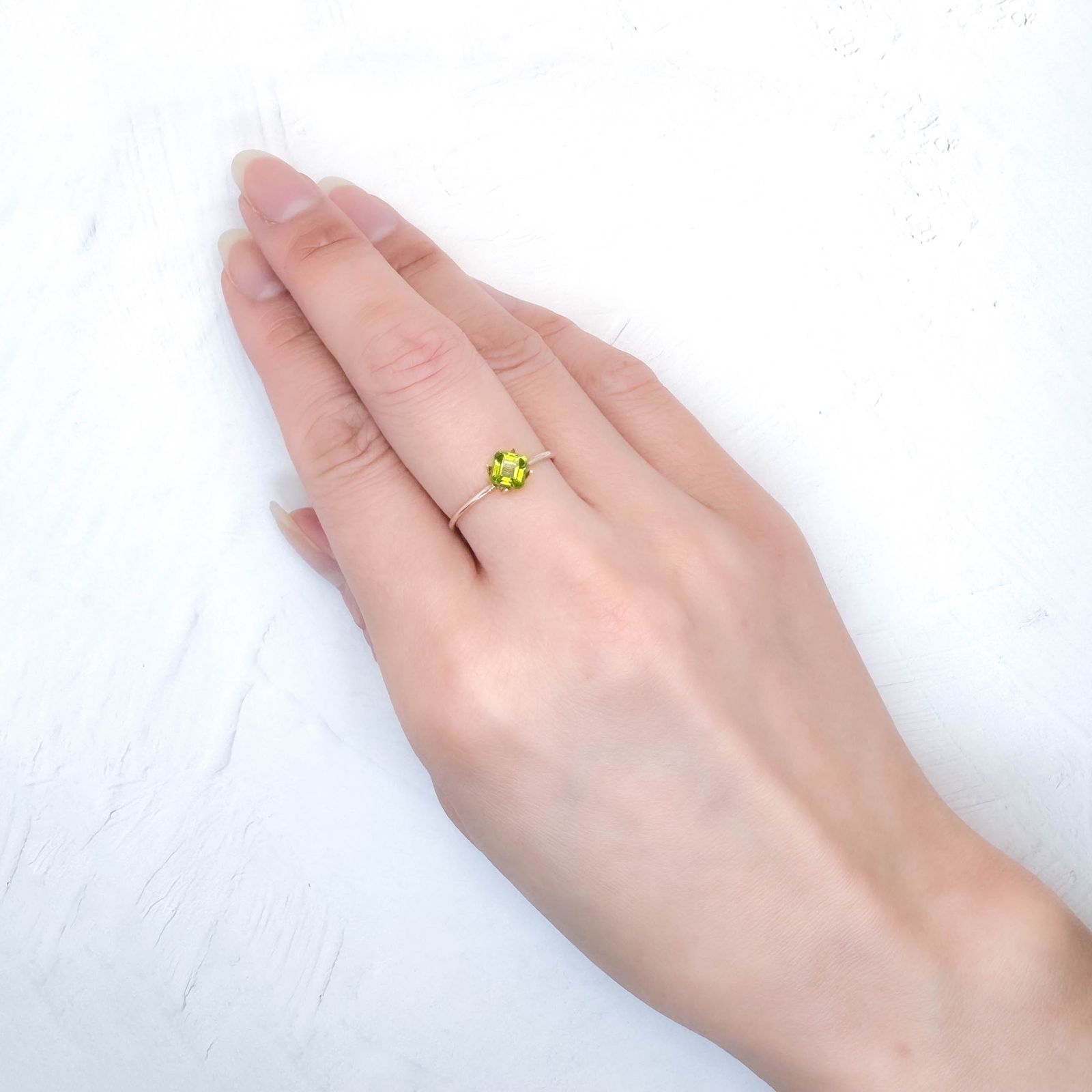 ベスビアナイト(アイドクレース) ケニア産 0.65ct / 4.7x4.6mm前後 [251231375]